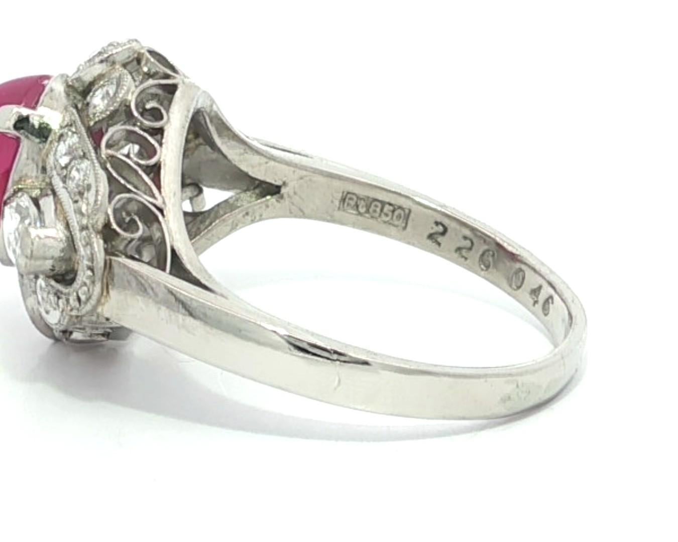 Vintage Platin GIA 2,72ctw Cabochon Star Rubin w / Marquise & Runde Diamant-Ring im Angebot 2