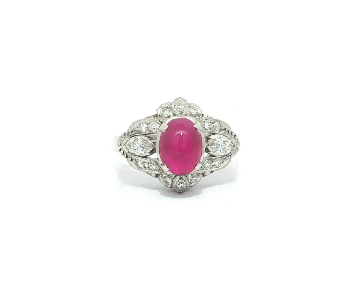 Anello vintage in platino GIA con rubino stellato cabochon da 2,72 carati e diamanti tondi e marquise