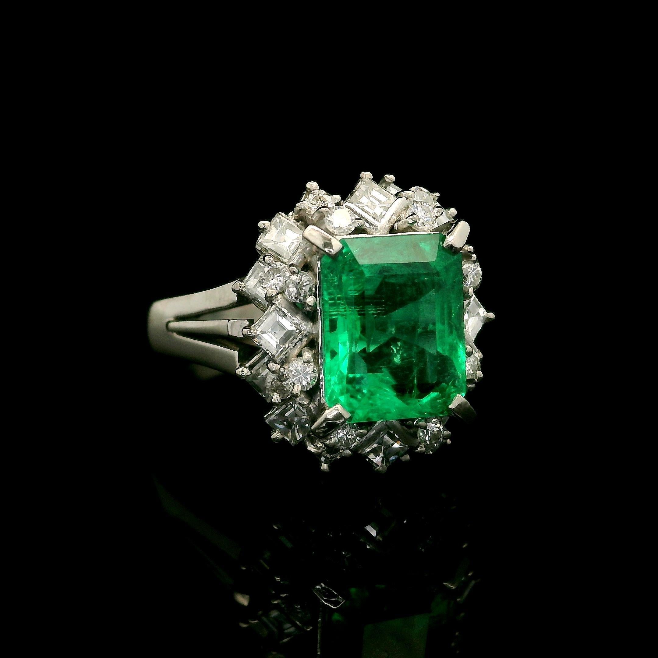 Bague vintage en platine avec émeraude de Colombie de grande qualité, certifiée GIA 2,81 ctw en vente 8