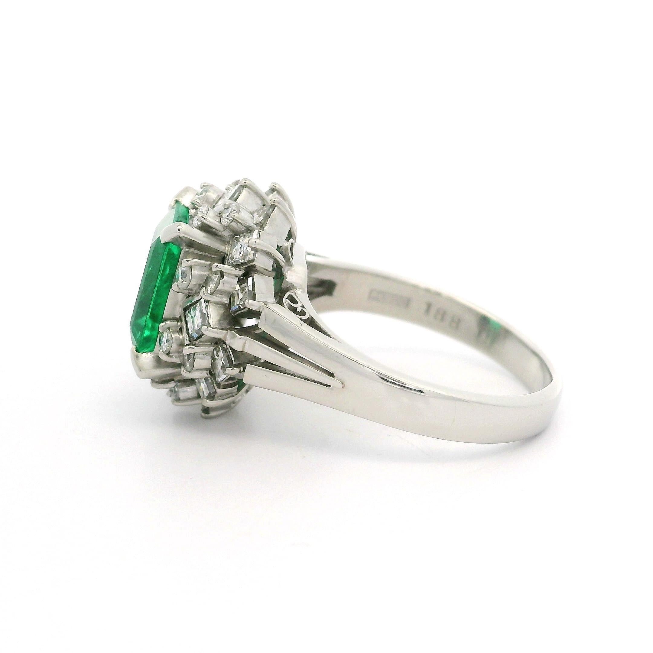 Bague vintage en platine avec émeraude de Colombie de grande qualité, certifiée GIA 2,81 ctw en vente 3