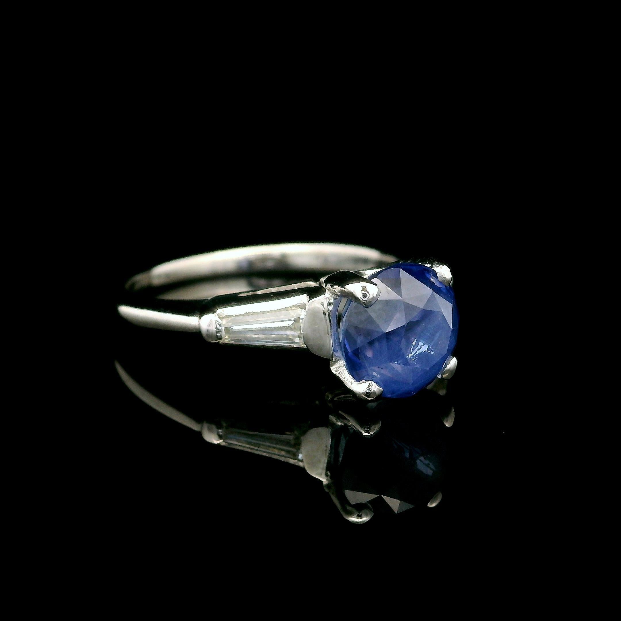 Vintage Platinum Gia 2.82ctw Chunky No Heat Sapphire & Baguette Diamond Ring In Excellent Condition For Sale In Montclair, NJ