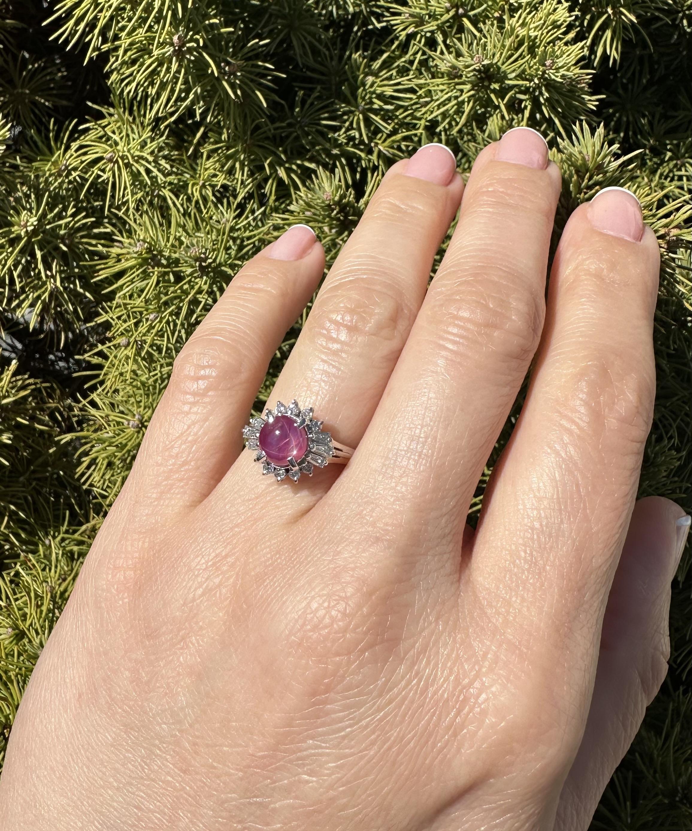 Women's Vintage Platinum GIA 2.89ctw Cabochon Star Ruby & Diamond Halo Cocktail Ring For Sale