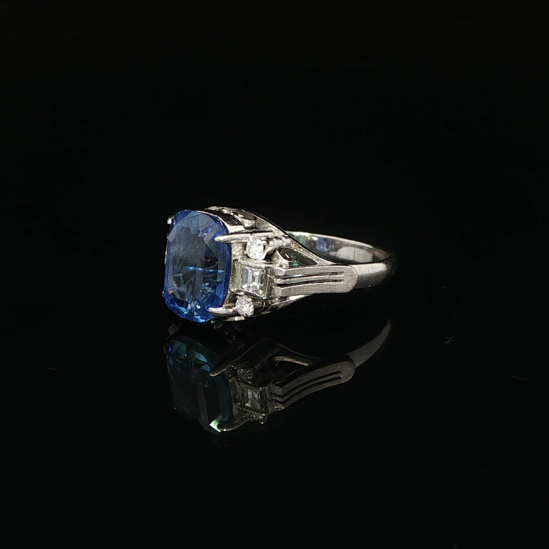 Taille coussin Bague Vintage en platine GIA 3.65ctw No Heat Long Cushion Old Step Sapphire Diamond Ring en vente