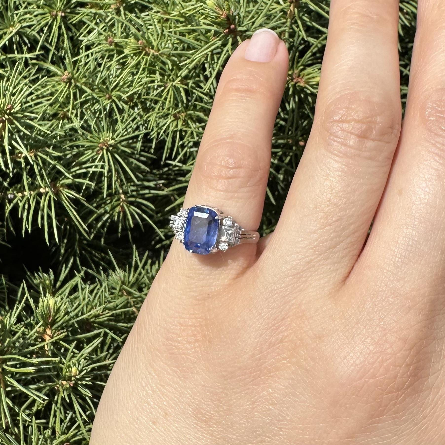 Bague Vintage en platine GIA 3.65ctw No Heat Long Cushion Old Step Sapphire Diamond Ring en vente 1