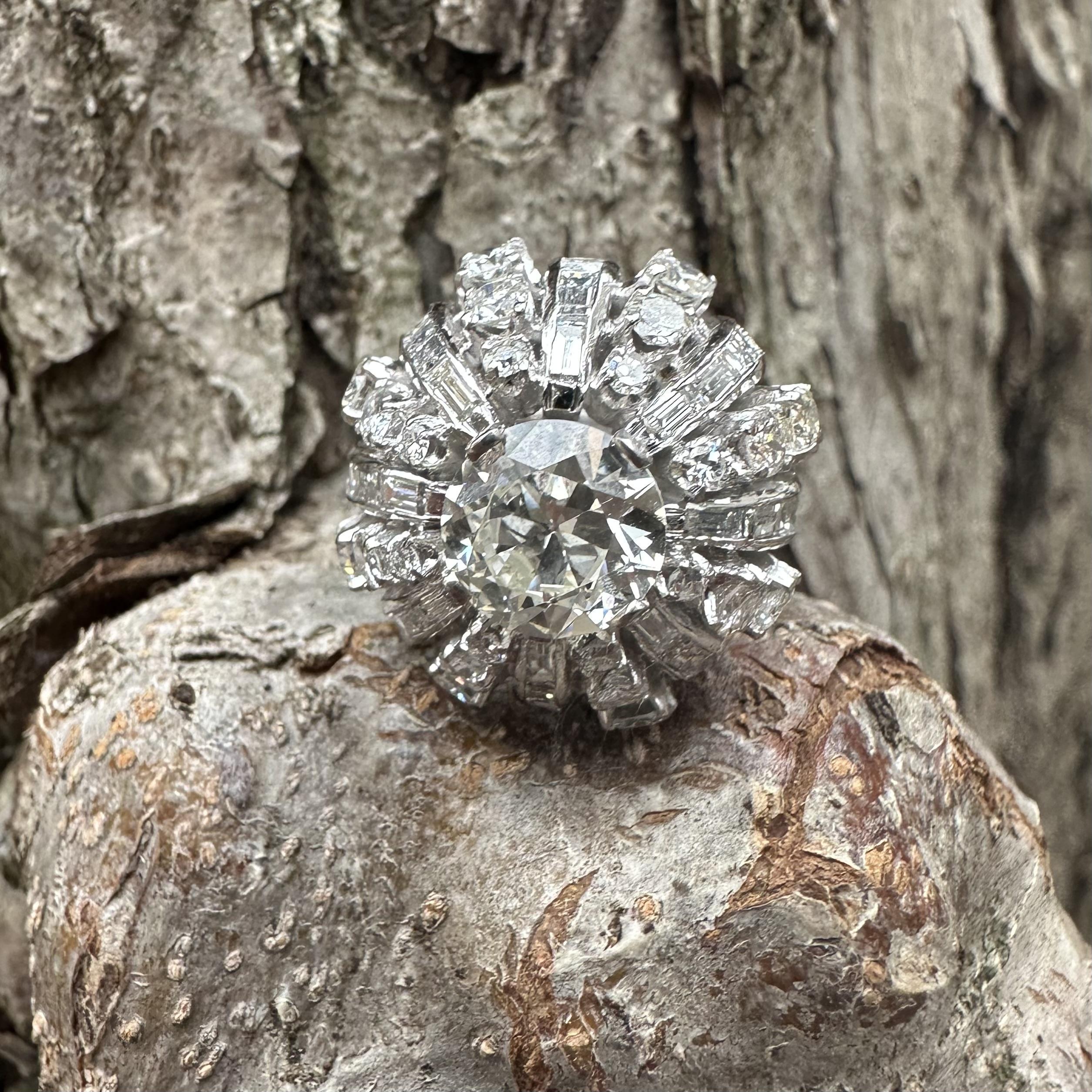 --Stein(e):--
(1) Natürlicher echter Diamant - Alter europäischer kreisförmiger Brillantschliff - Zackenfassung - Farbe J - Reinheit VVS2 - 1,86ct (genau - zertifiziert)
** Vollständige Informationen siehe unten unter 