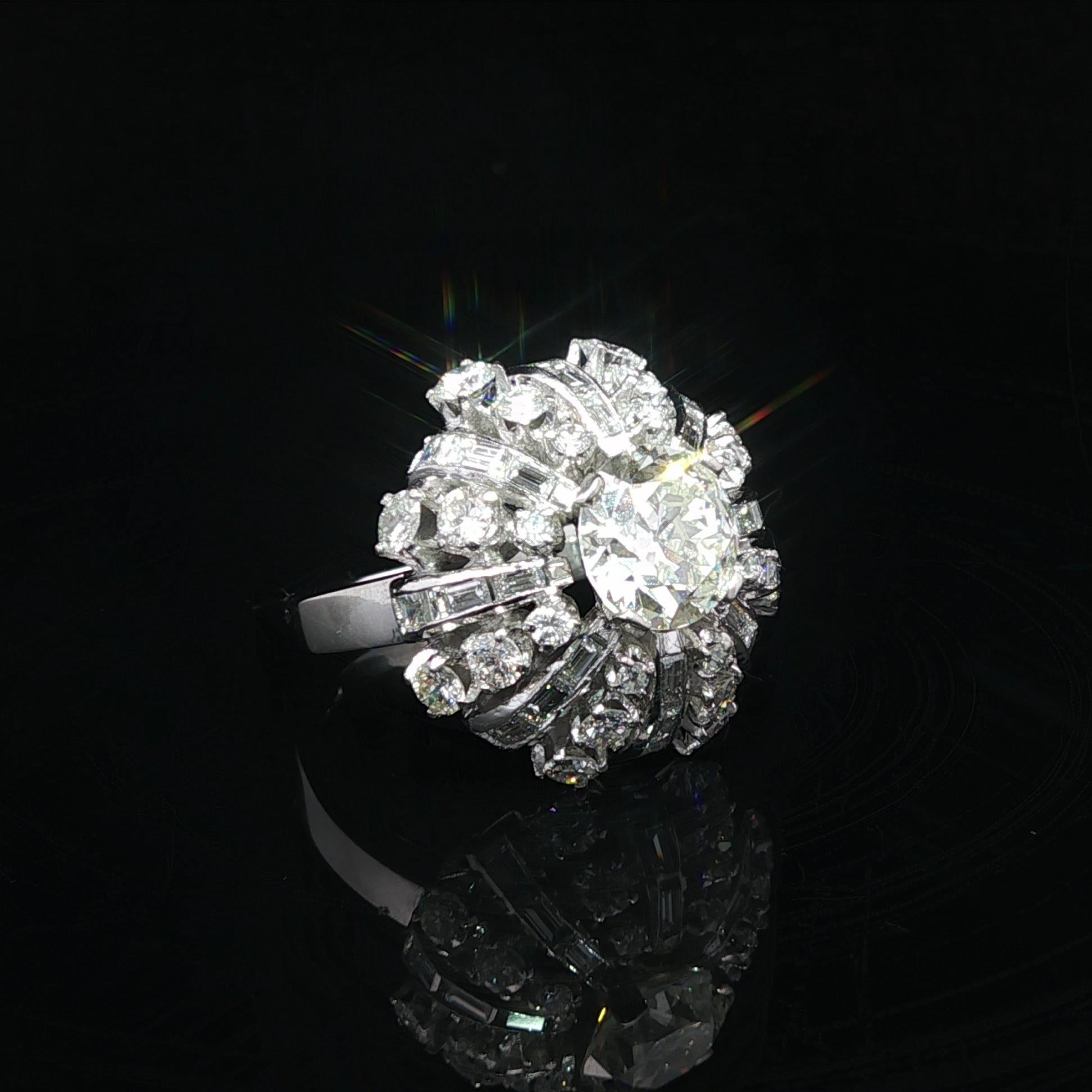 Vintage Platin GIA 3,94ctw alte europäische Diamant Wasserfall gewölbt Cocktail Ring im Zustand „Gut“ im Angebot in Montclair, NJ