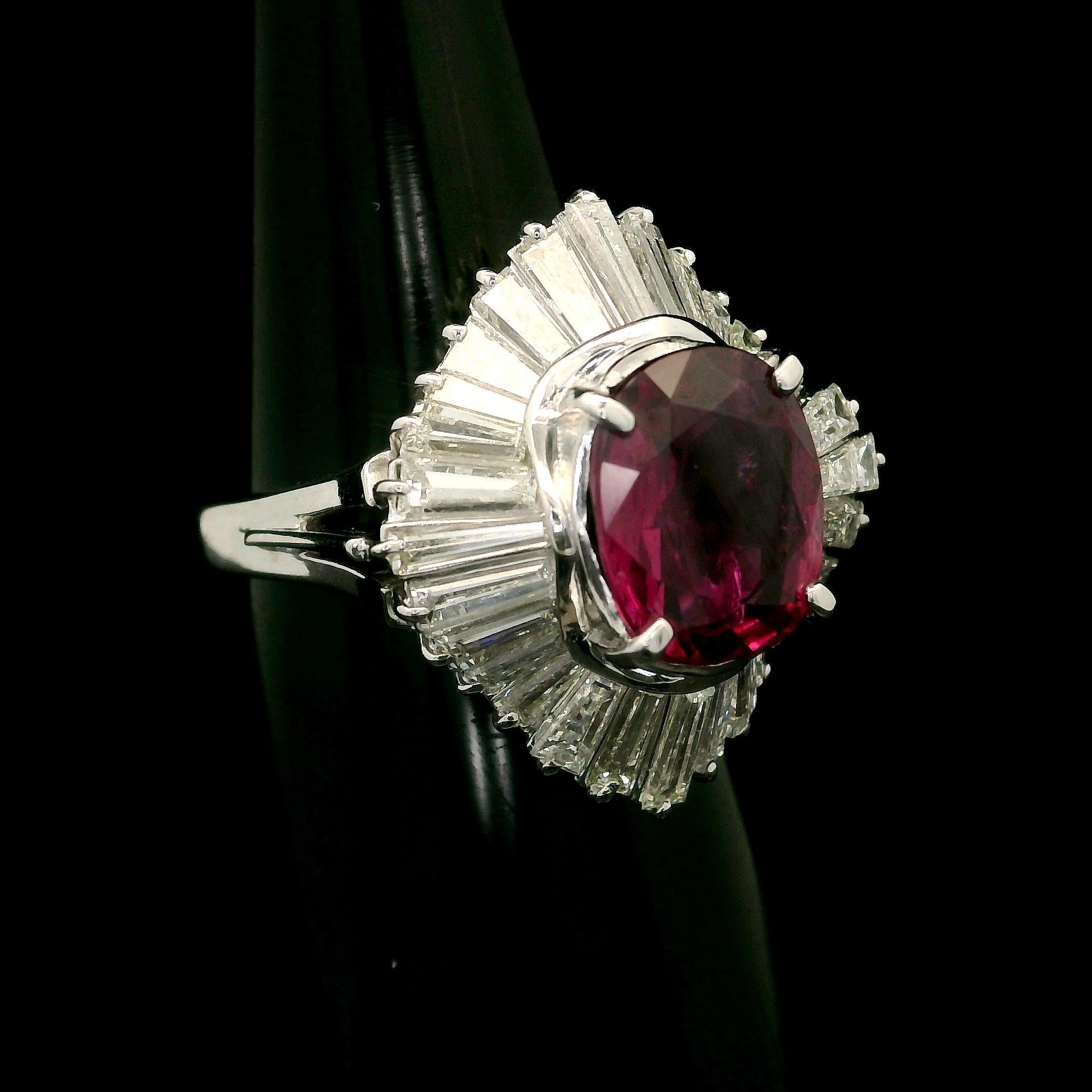 Vintage Platin GIA 4,12ctw Ovaler Rubin & Diamant Wavy Ballerina Cocktail-Ring, Vintage 2