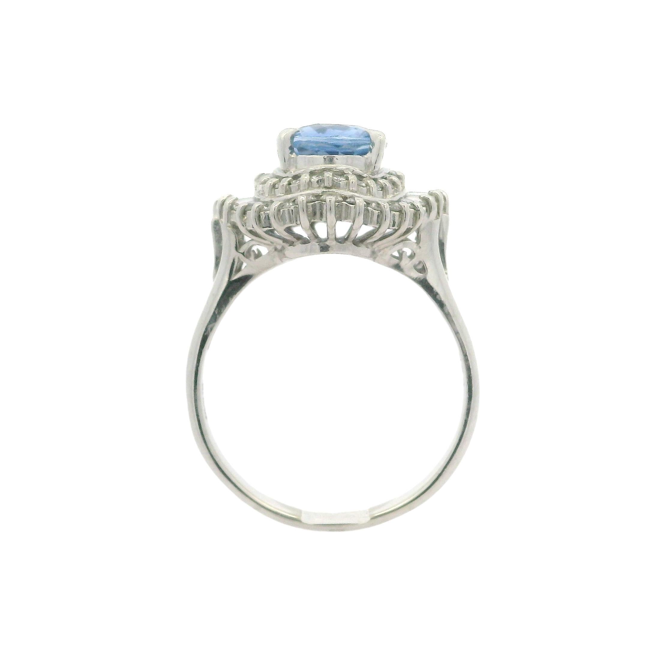 Anello vintage in platino GIA con zaffiro blu pervinca ovale e diamanti da 4,20 ct. In condizioni ottime in vendita a Montclair, NJ