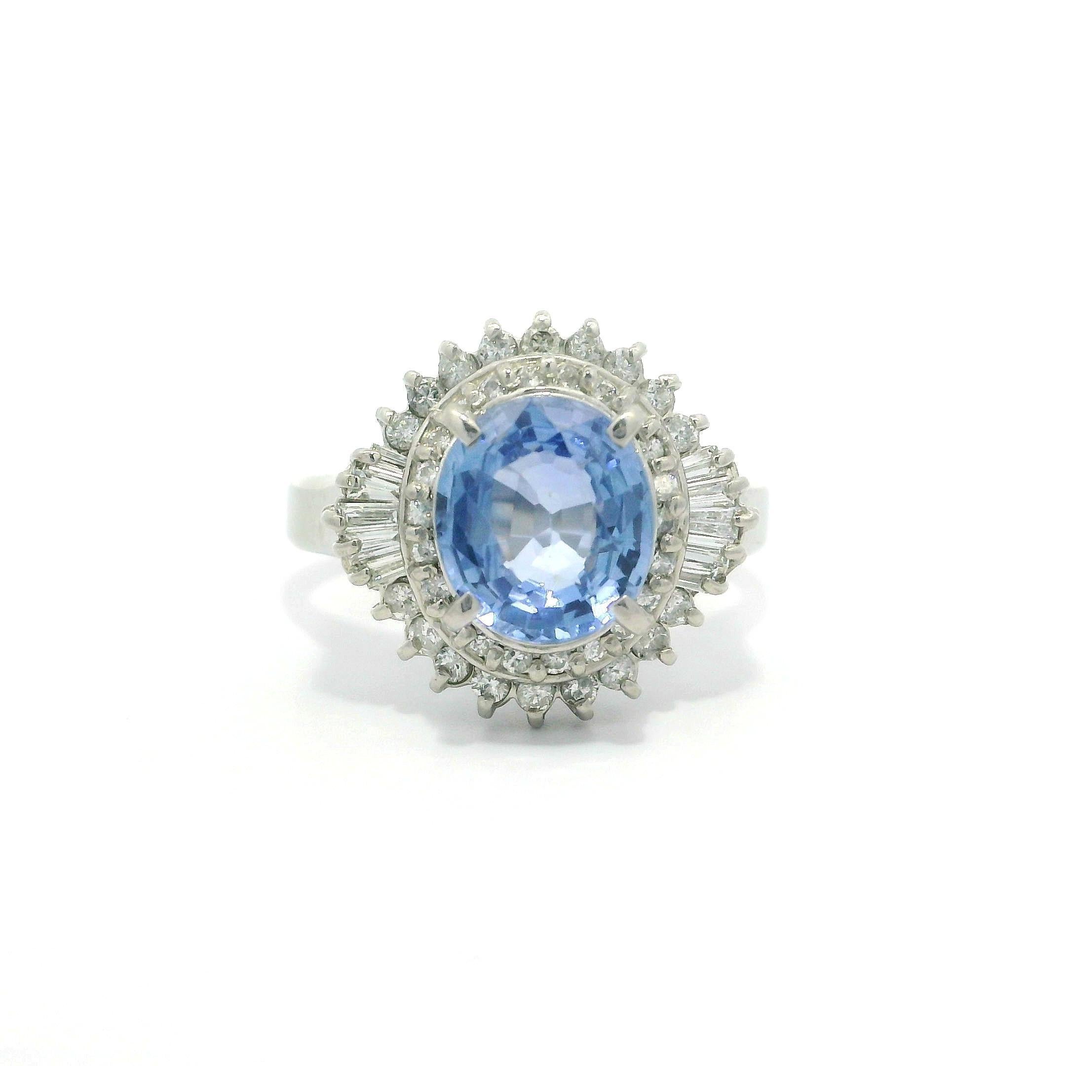 Anello vintage in platino GIA con zaffiro blu pervinca ovale e diamanti da 4,20 ct. in vendita 3