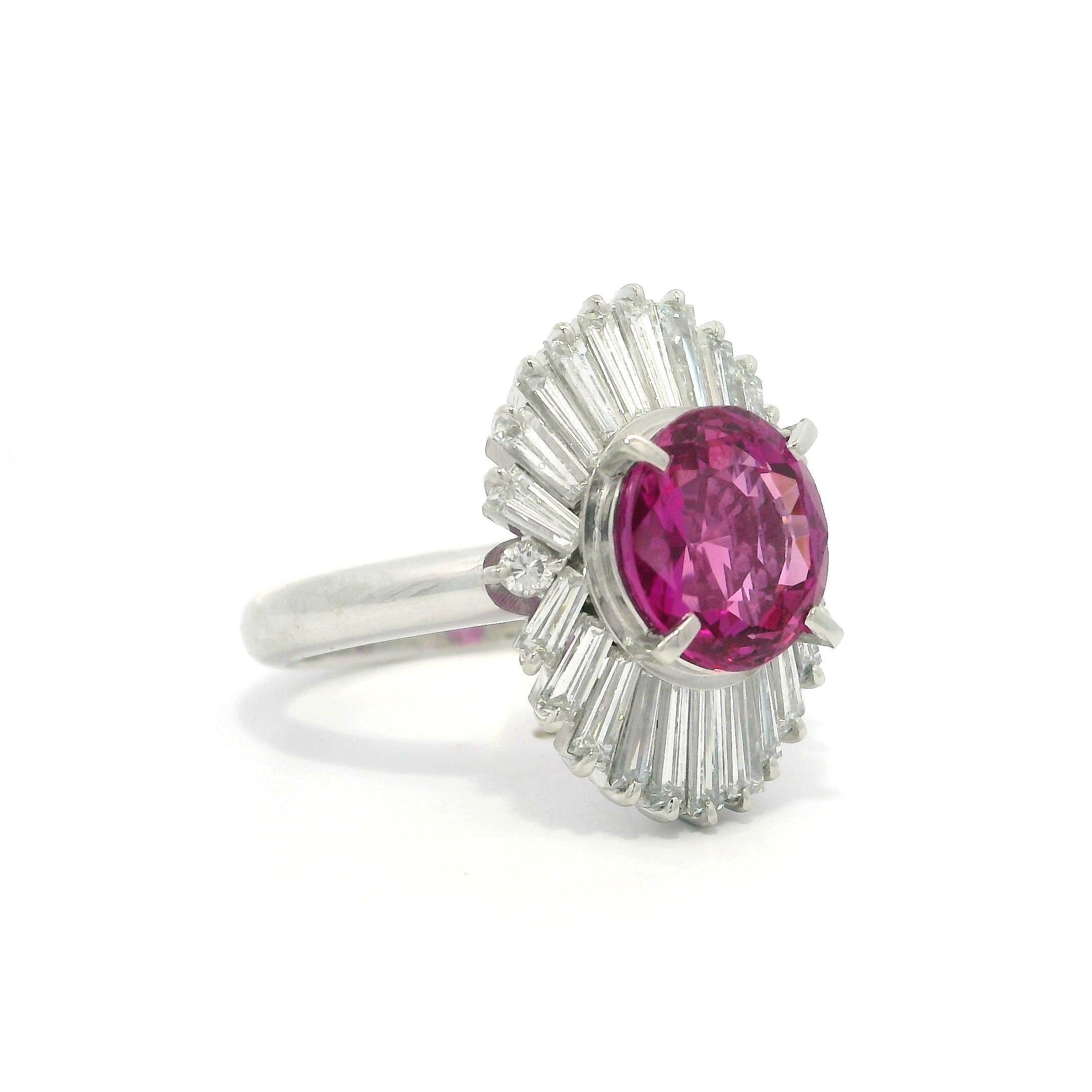 Bague vintage en platine GIA 4,67 ctw VIVID CLEAN saphir rose baguette diamant en vente 9