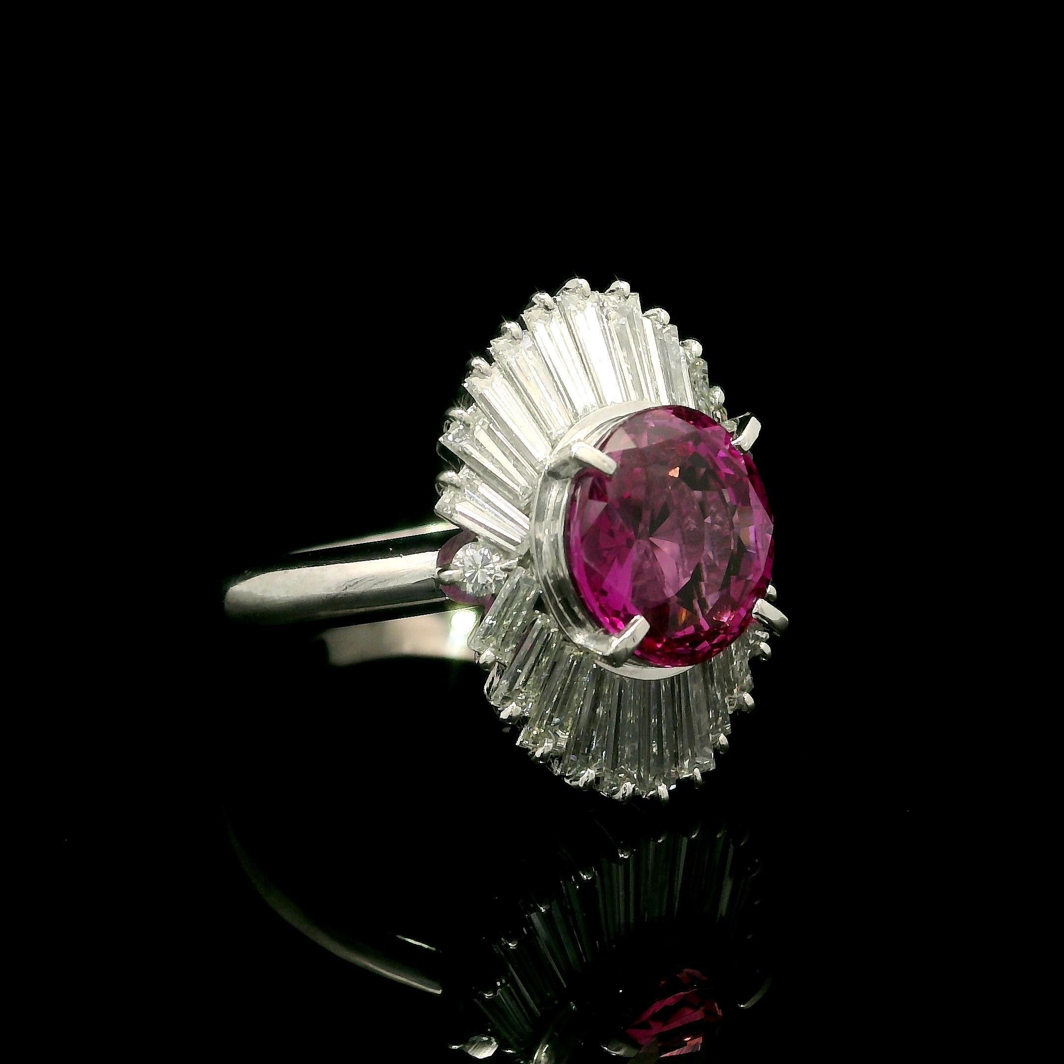 Bague vintage en platine GIA 4,67 ctw VIVID CLEAN saphir rose baguette diamant en vente 4