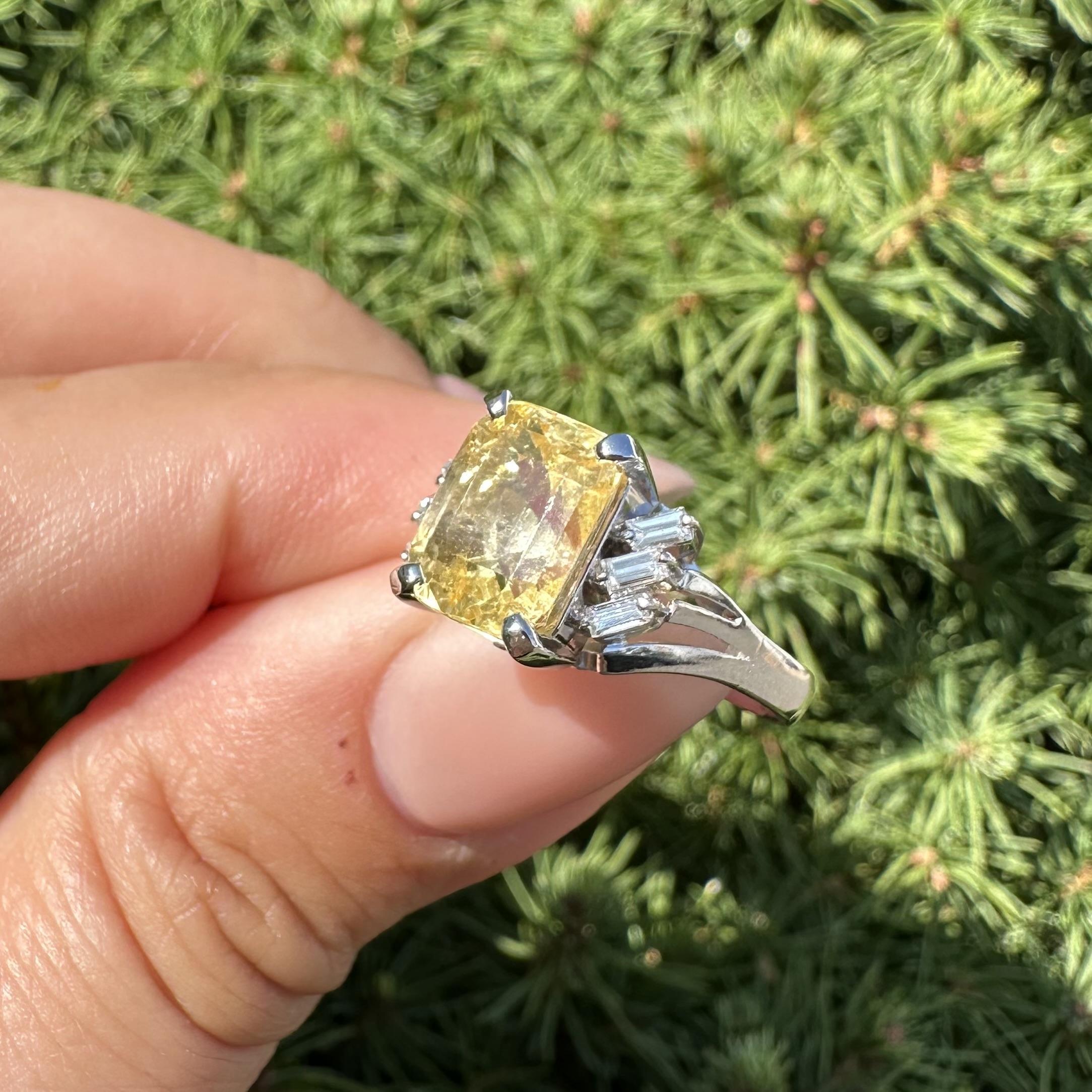 Vintage Platin GIA 4,83ctw Smaragd Schliff Gelb Saphir Baguette Diamant Ring im Angebot 14
