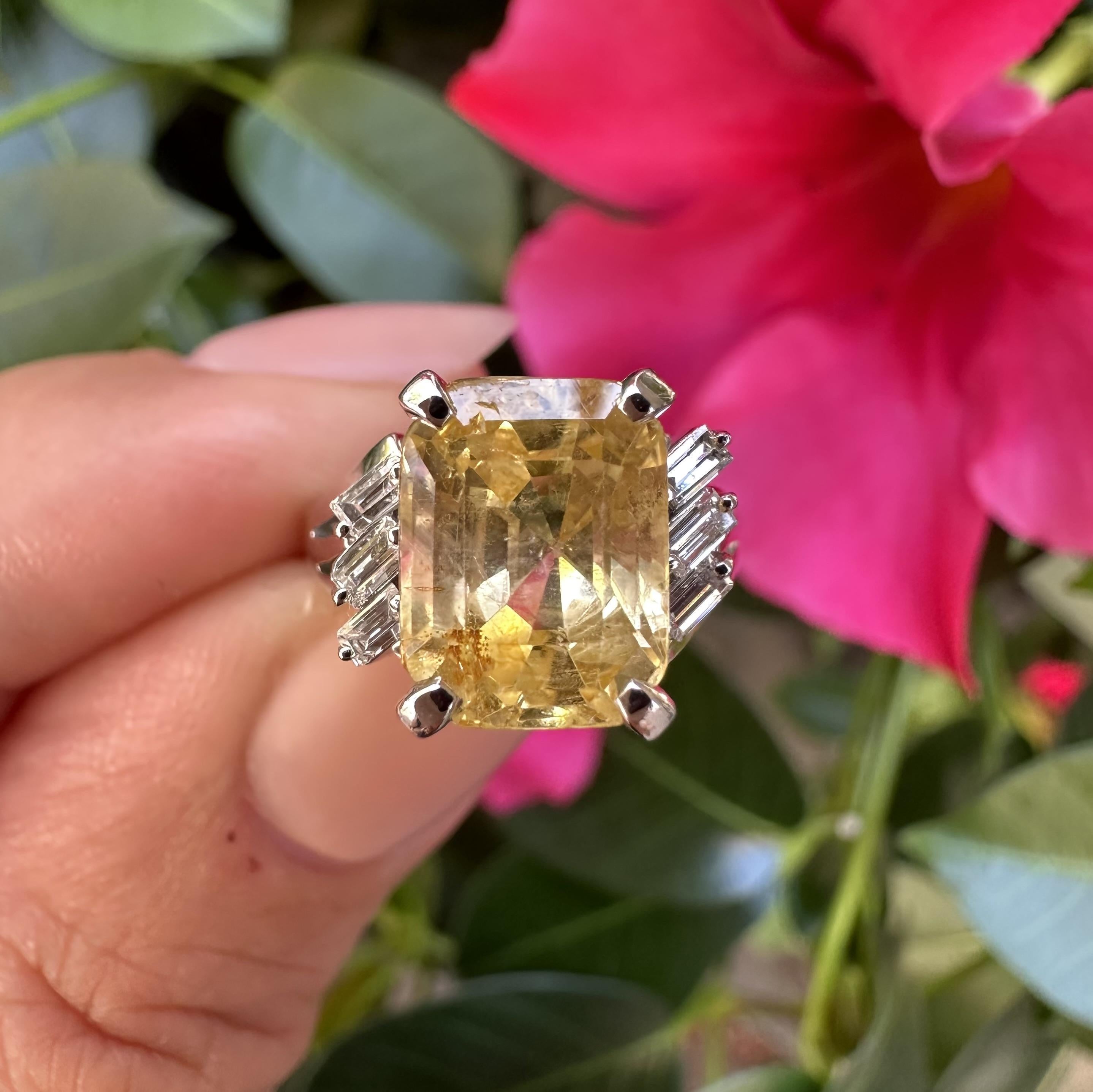 Vintage Platin GIA 4,83ctw Smaragd Schliff Gelb Saphir Baguette Diamant Ring im Angebot 15