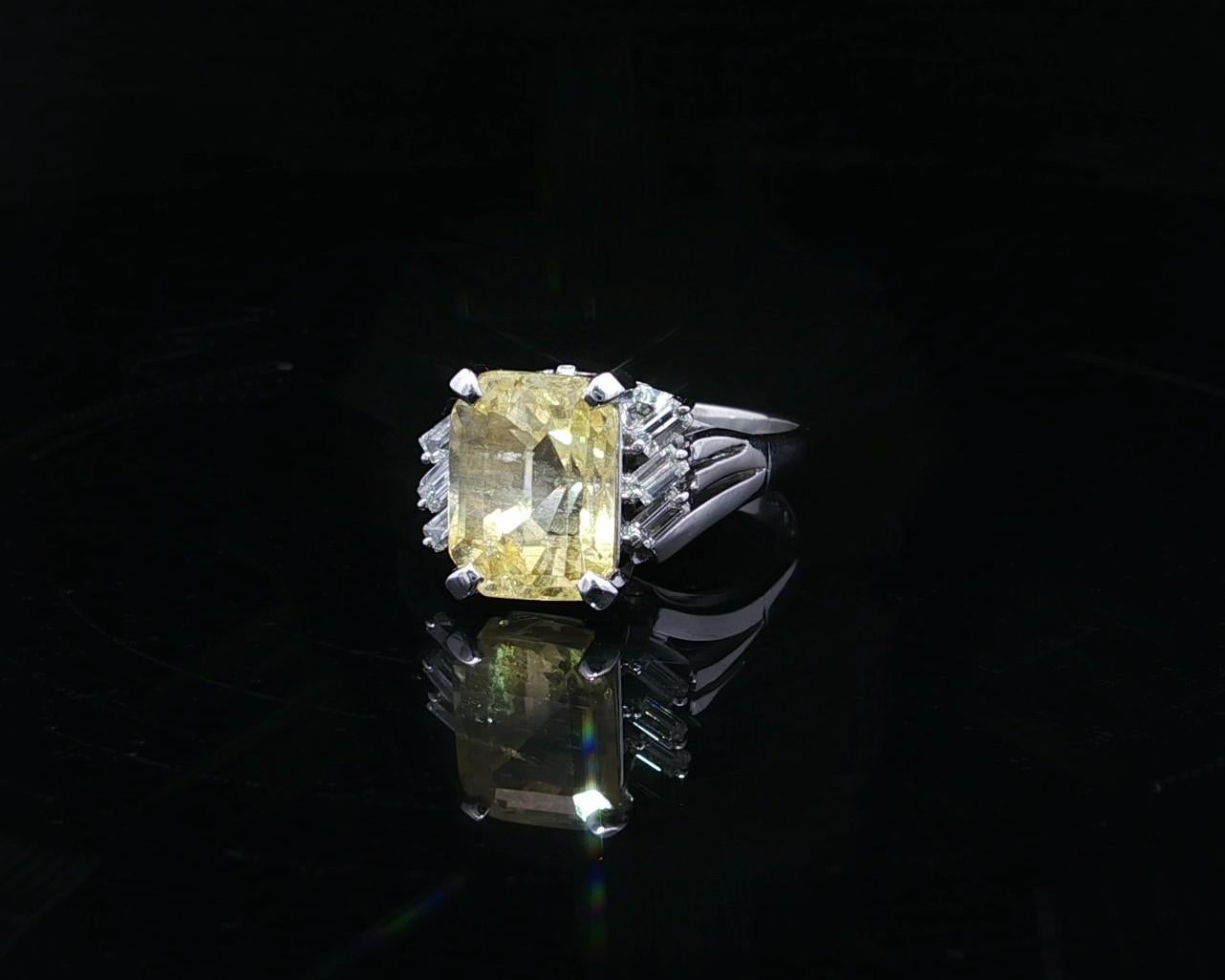 Vintage Platin GIA 4,83ctw Smaragd Schliff Gelb Saphir Baguette Diamant Ring im Zustand „Hervorragend“ im Angebot in Montclair, NJ