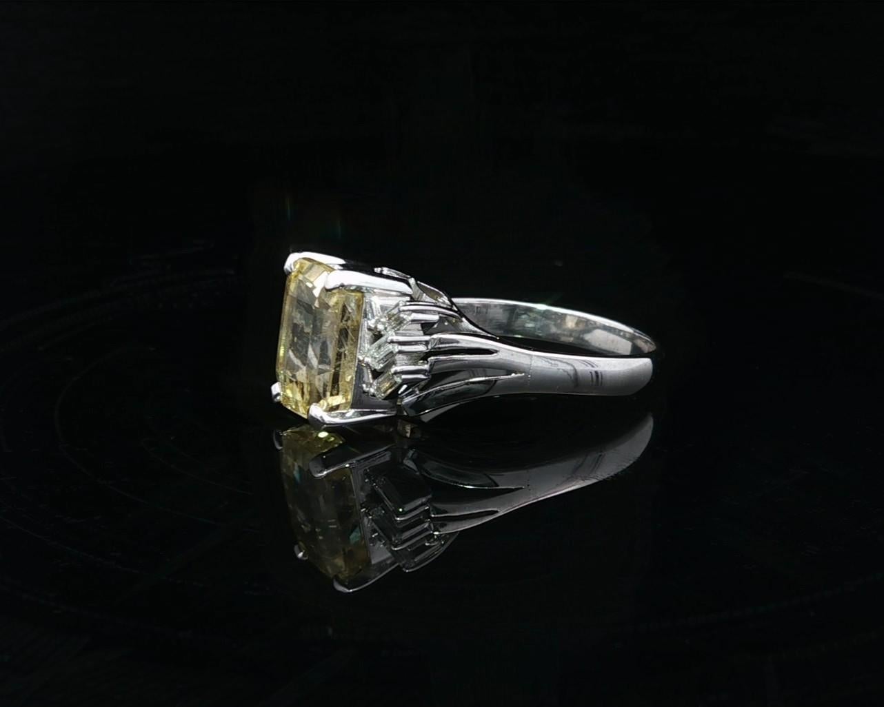 Vintage Platin GIA 4,83ctw Smaragd Schliff Gelb Saphir Baguette Diamant Ring Damen im Angebot