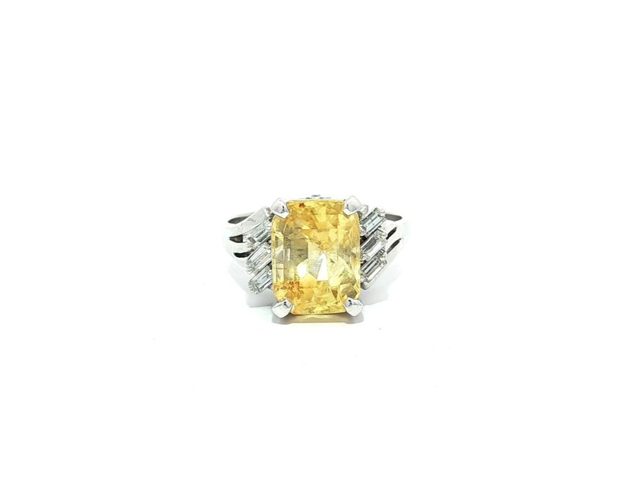Vintage Platin GIA 4,83ctw Smaragd Schliff Gelb Saphir Baguette Diamant Ring im Angebot 2