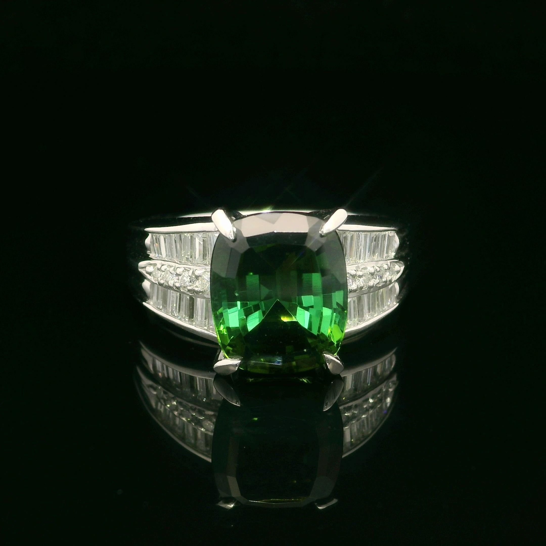 Vintage Platin GIA 5,31ct Vivid Green Cushion Turmalin Diamant Cocktail Ring Damen im Angebot