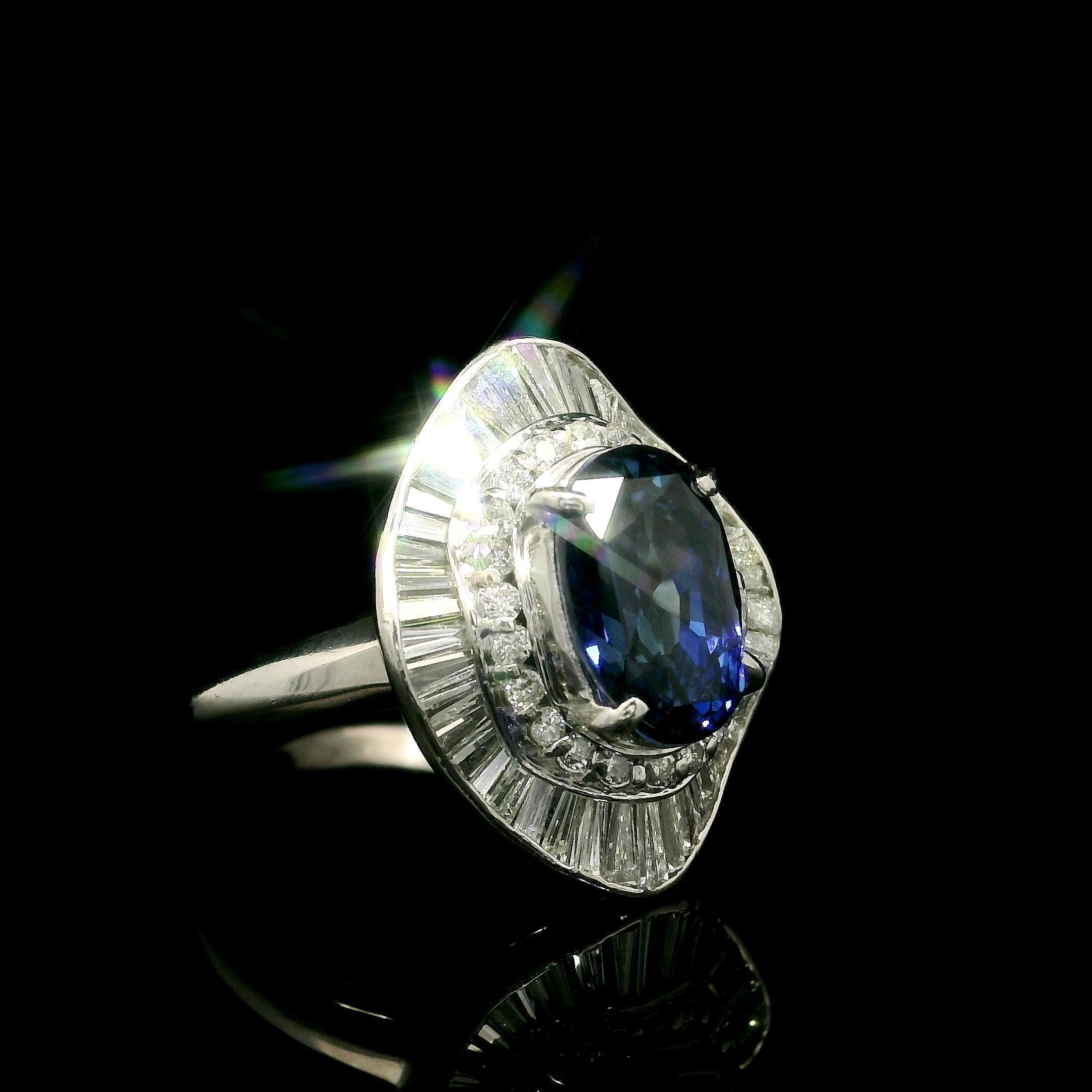 Anillo bailarina vintage de platino GIA 5,41 ct Zafiro oval con doble halo de diamantes en venta 8