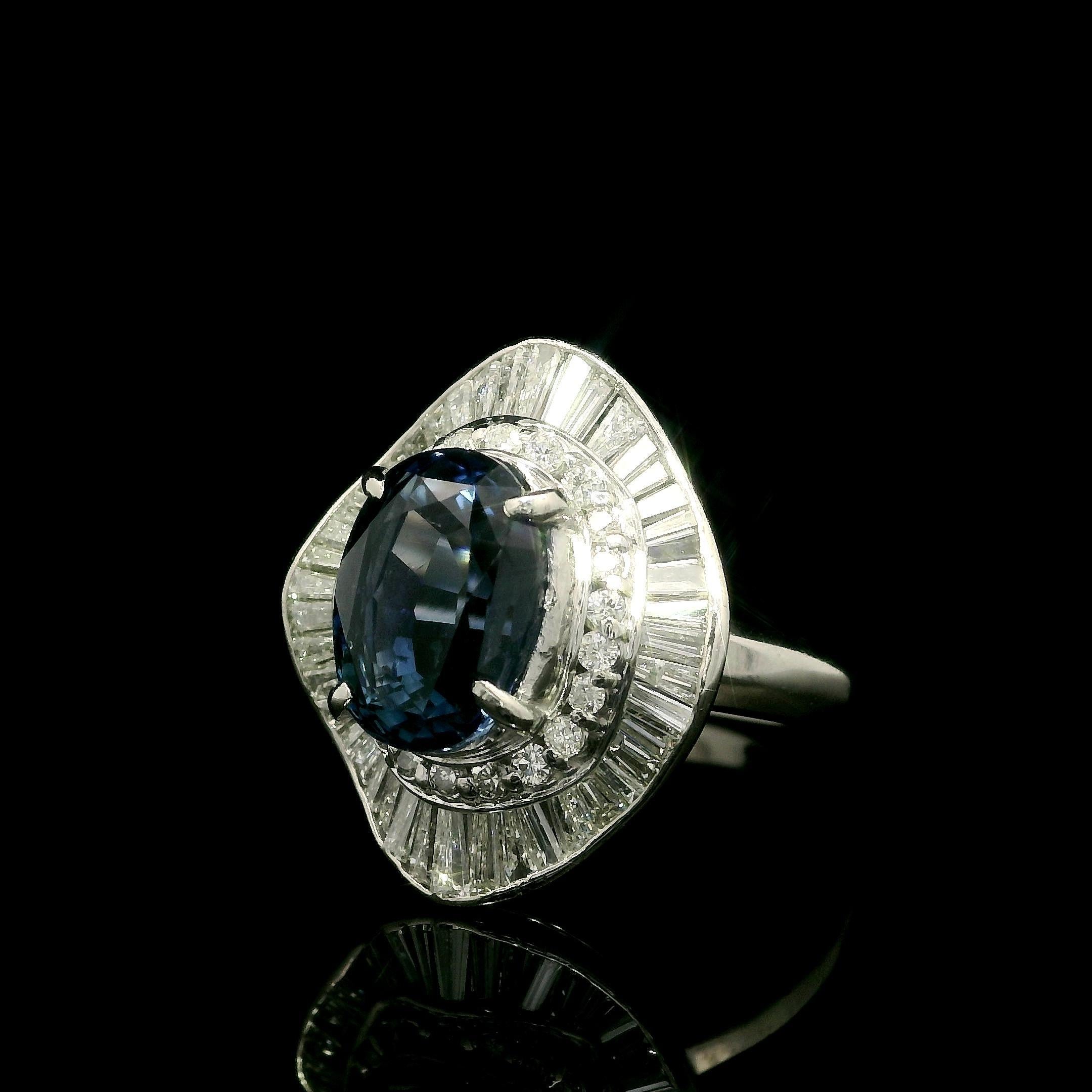 Anillo bailarina vintage de platino GIA 5,41 ct Zafiro oval con doble halo de diamantes en venta 9
