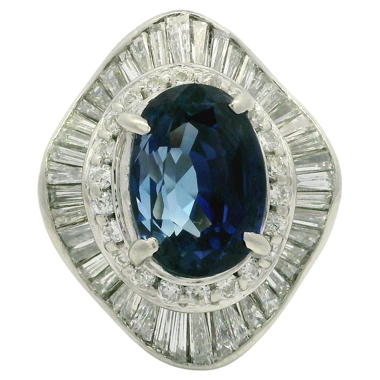 Anello Ballerina d
epoca in platino GIA da 5,41 carati con zaffiro ovale e diamante a doppia aureola