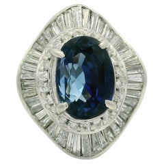 Anello Ballerina d
epoca in platino GIA da 5,41 carati con zaffiro ovale e diamante a doppia aureola