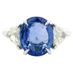 Bague vintage en platine GIA 5,46 carats saphir ovale non chauffé avec trillion de diamants