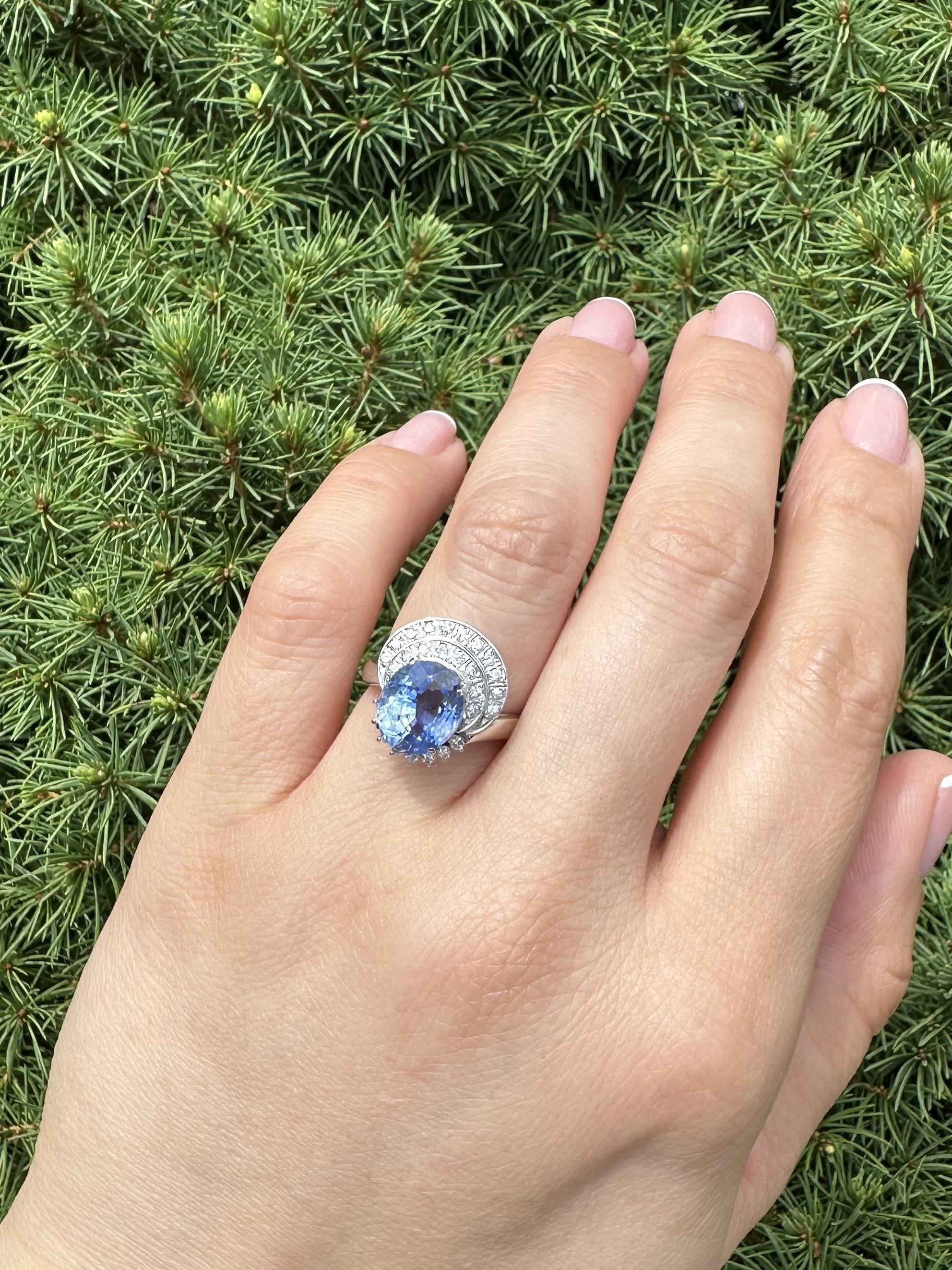 De las mujeres Anillo vintage de platino GIA de 5,56 ctw de zafiro de Ceilán sin calor con diamante en venta