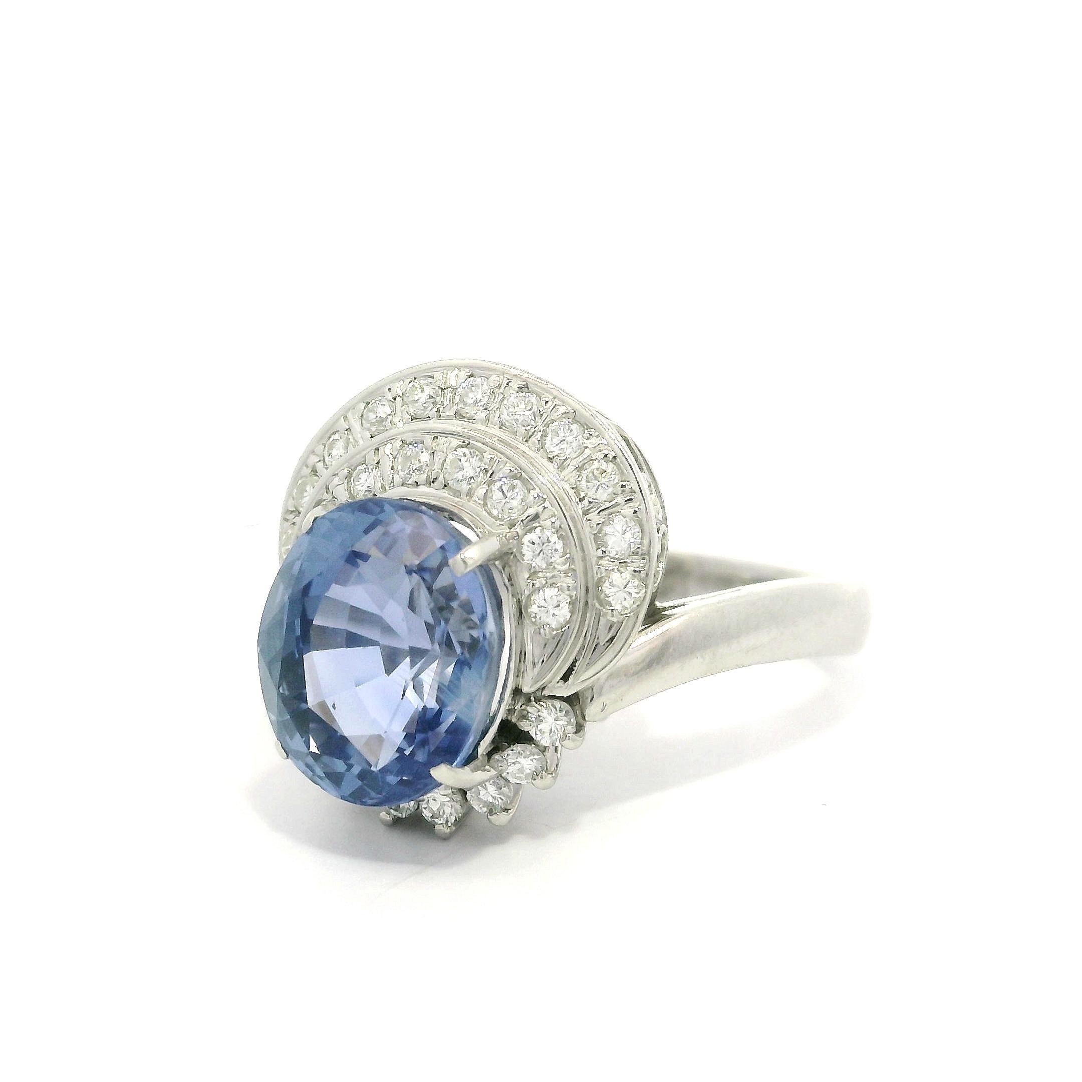 Anillo vintage de platino GIA de 5,56 ctw de zafiro de Ceilán sin calor con diamante en venta 2