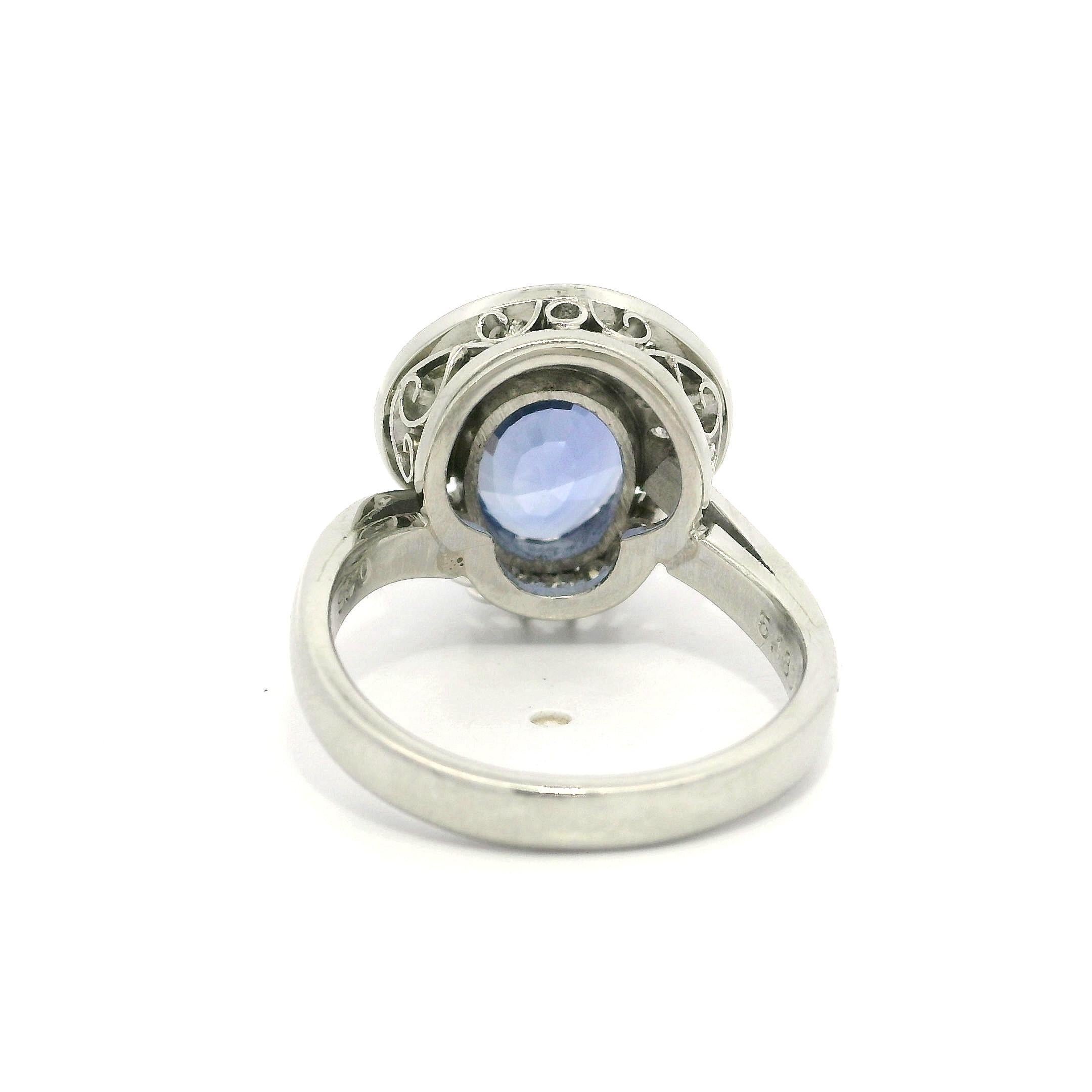 Anillo vintage de platino GIA de 5,56 ctw de zafiro de Ceilán sin calor con diamante en venta 4
