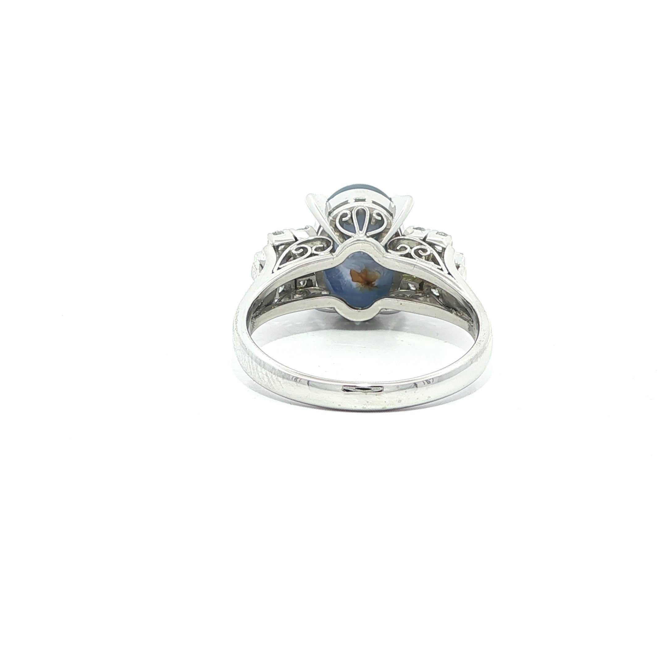 Vintage Platin GIA 5,75ctw Blue Star Sapphire w / Baguette Diamant-Seiten Ring (Cabochon) im Angebot