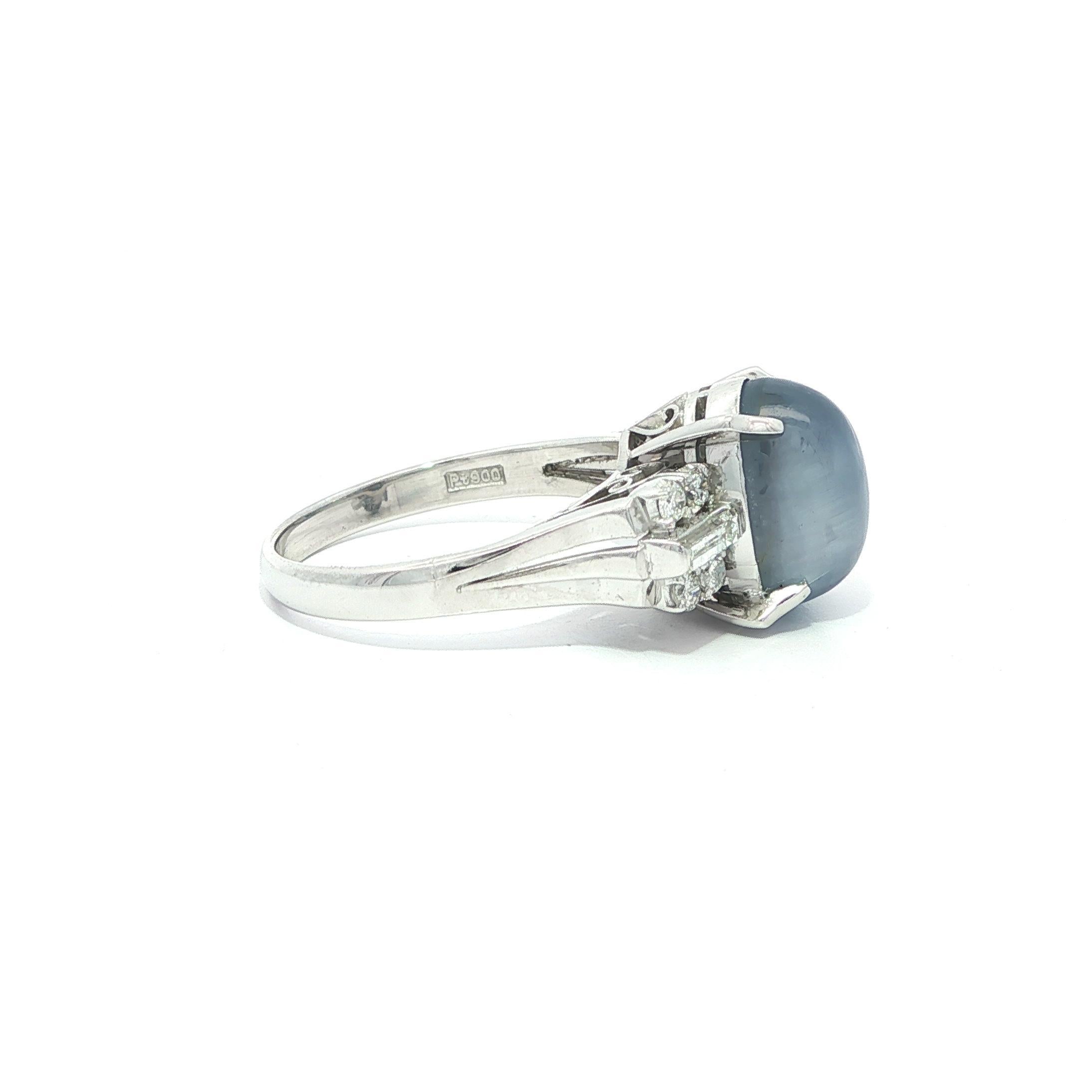 Vintage Platin GIA 5,75ctw Blue Star Sapphire w / Baguette Diamant-Seiten Ring im Zustand „Hervorragend“ im Angebot in Montclair, NJ