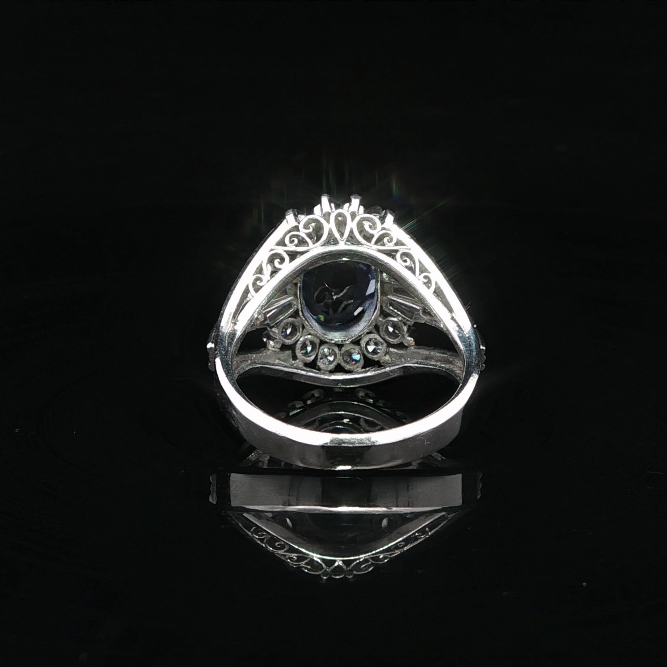 --Pierre(s) :...
(1) Saphir véritable naturel - taille ovale Brilliante - serti - très belle couleur bleue - pas de chaleur - 5.25ct (exact)
** Voir les détails de la certification ci-dessous pour des informations complètes
Nombreux diamants