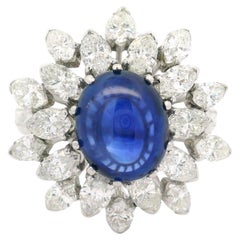 Anello vintage in platino GIA con zaffiro blu reale cabochon da 6,50 carati e diamanti