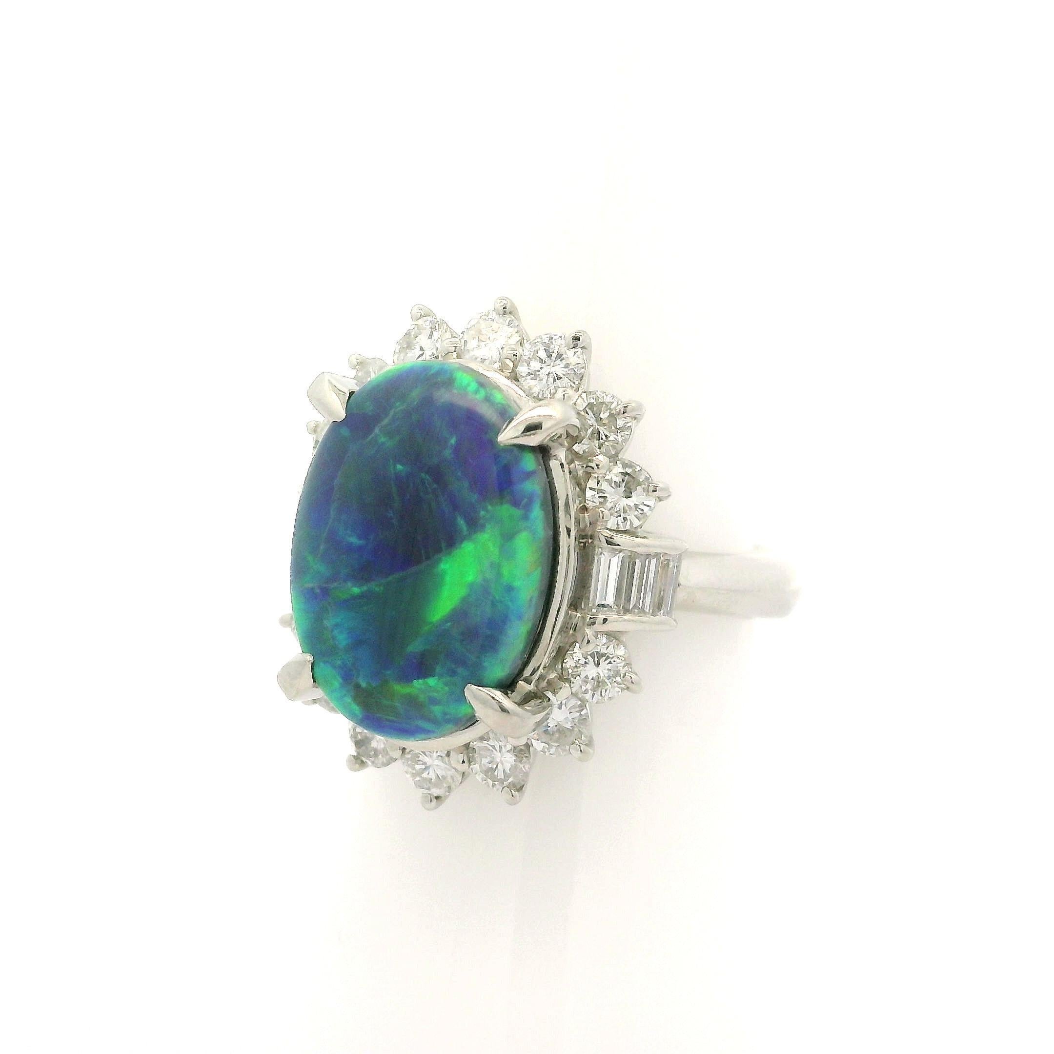 Taille cabochon Bague de cocktail vintage en platine GIA 6.72ctw Black Opal w/ Diamond Halo en vente