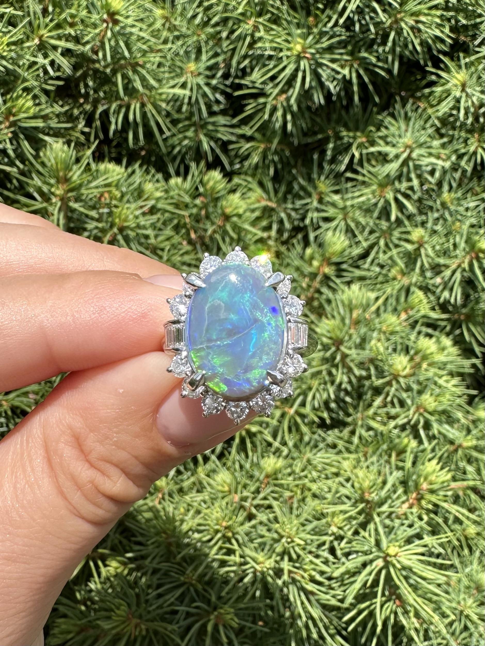 Bague de cocktail vintage en platine GIA 6.72ctw Black Opal w/ Diamond Halo en vente 1