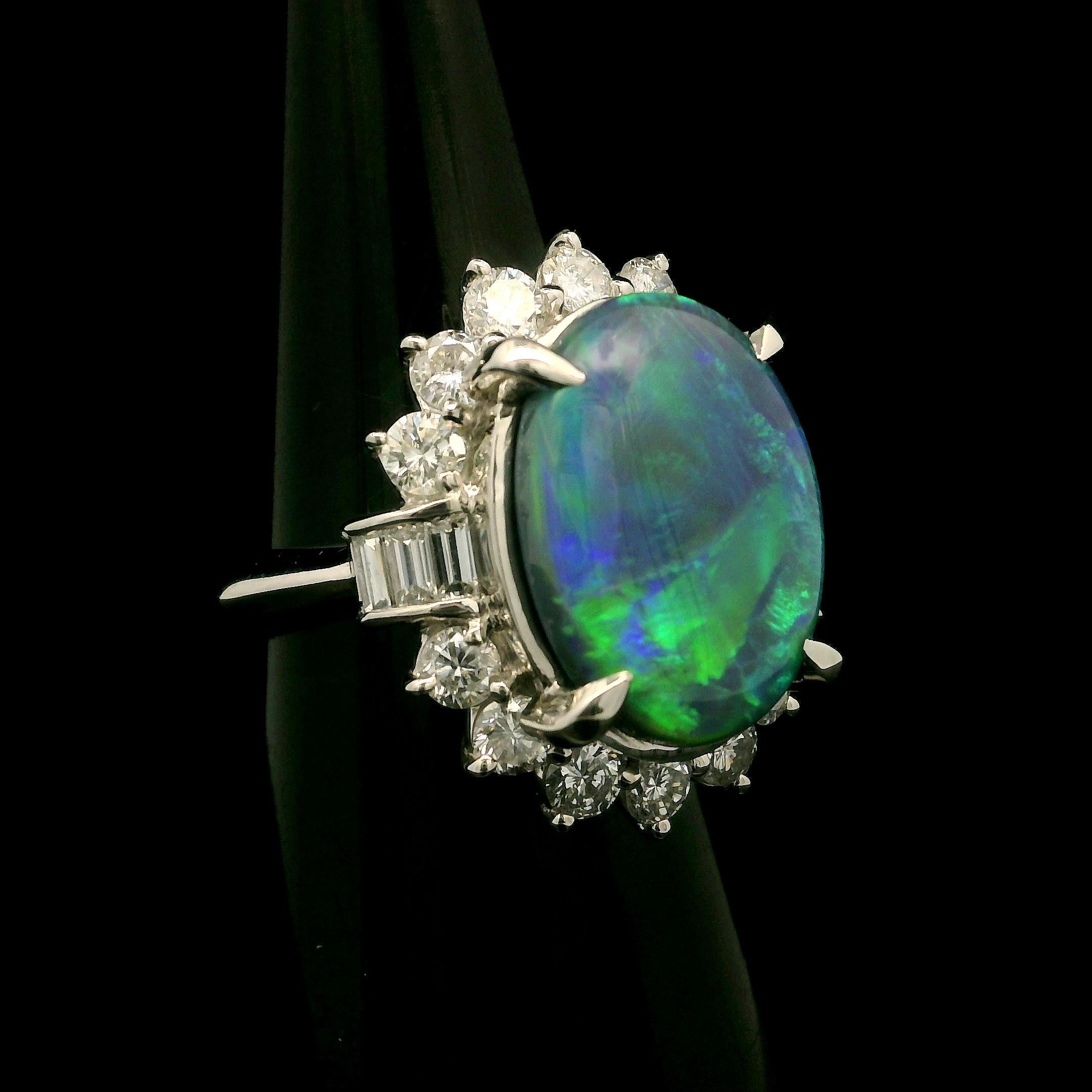 Bague de cocktail vintage en platine GIA 6.72ctw Black Opal w/ Diamond Halo en vente 2