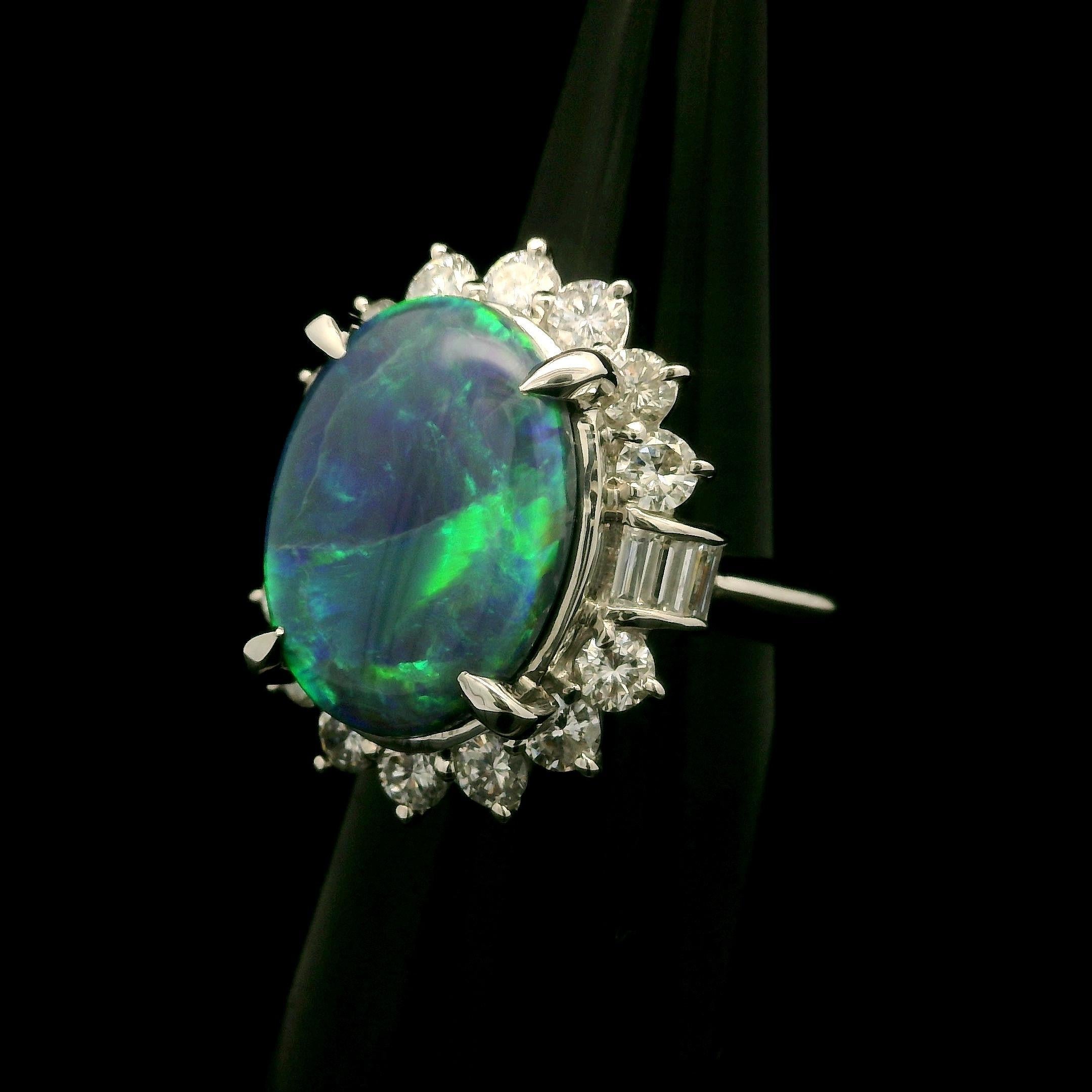 Bague de cocktail vintage en platine GIA 6.72ctw Black Opal w/ Diamond Halo en vente 3