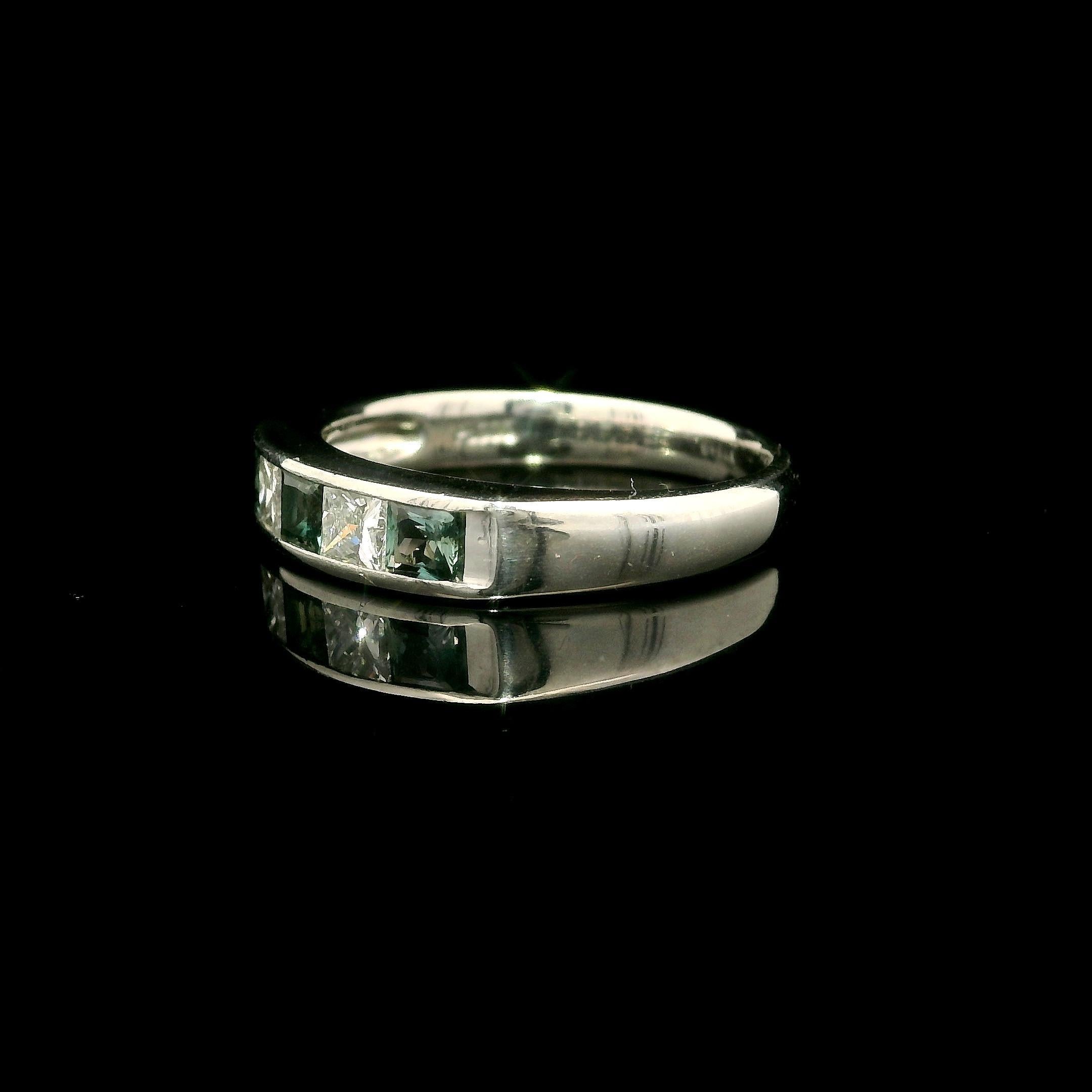 --Pietre: --
(3) Crisoberillo alessandrite naturale autentico - taglio rettangolare - incastonato - colore verde-bluastro che vira al viola - 0,39ct (esatto - stampato)
** Vedere i dettagli della certificazione qui sotto per informazioni
