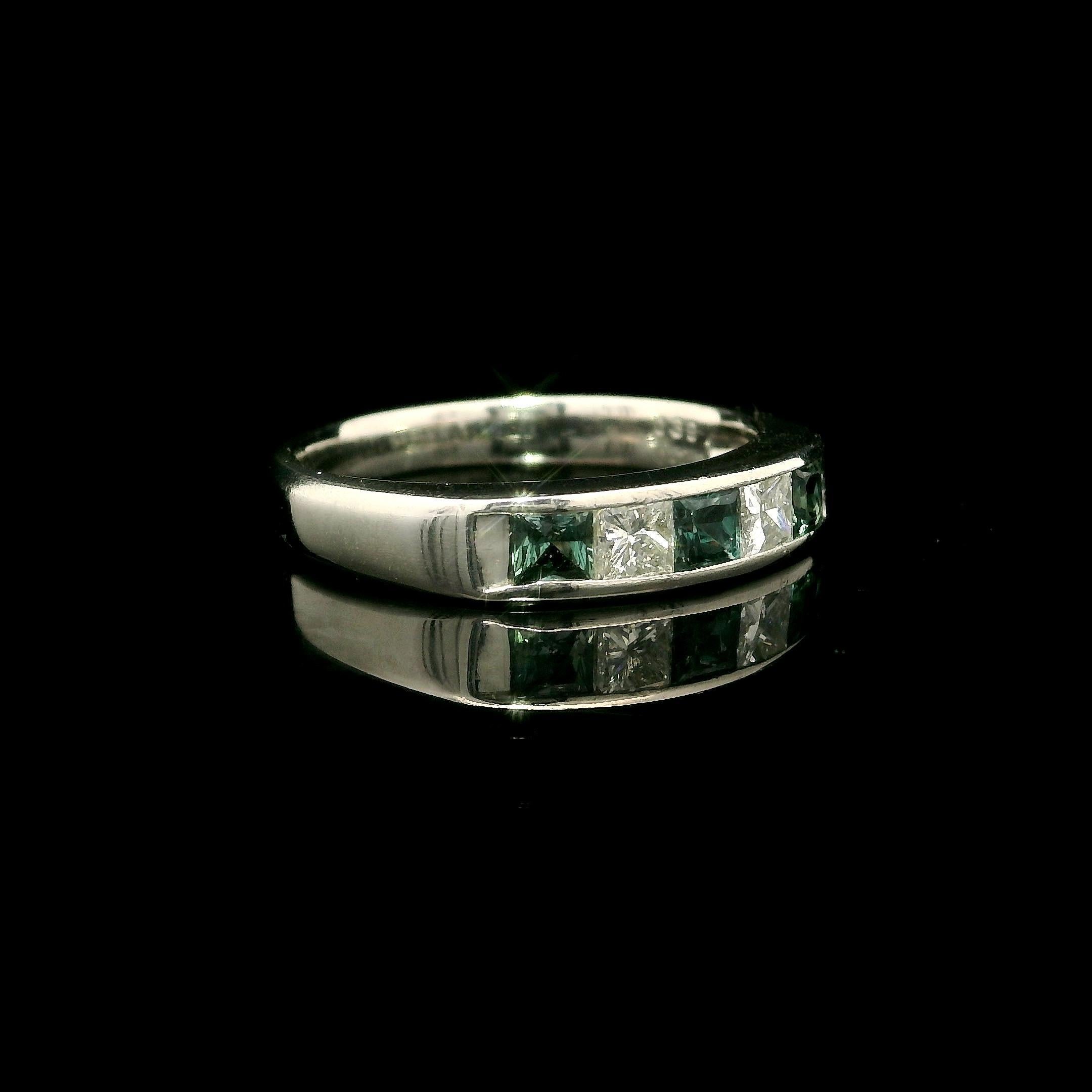 Anello vintage in platino GIA con alessandrite brasiliana quadrata e diamanti da 0,68 ct. in vendita 3