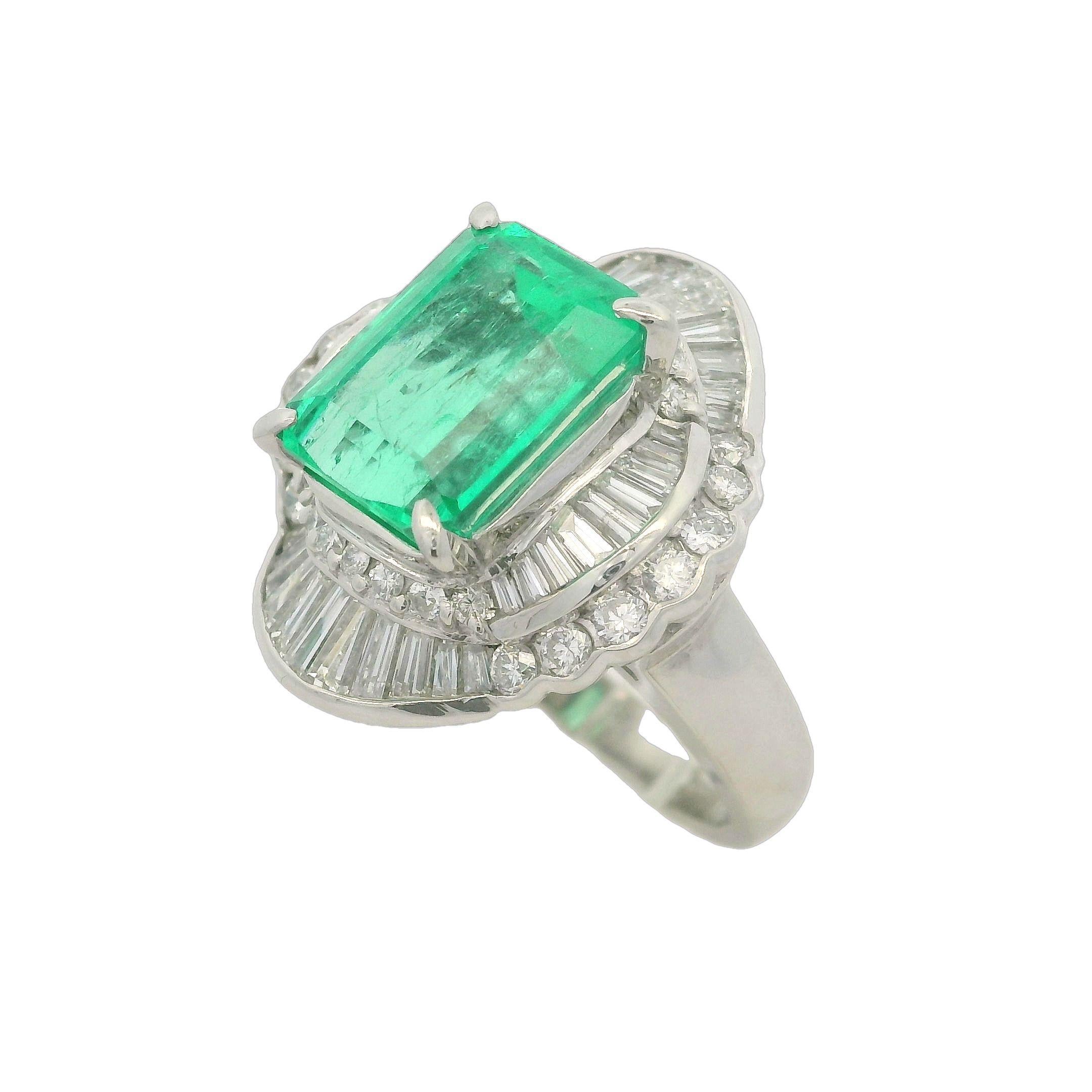 Vintage Platin GIA 6,93ctw kolumbianischer Smaragd & Diamant Ballerina Cocktail-Ring, Vintage im Angebot 2