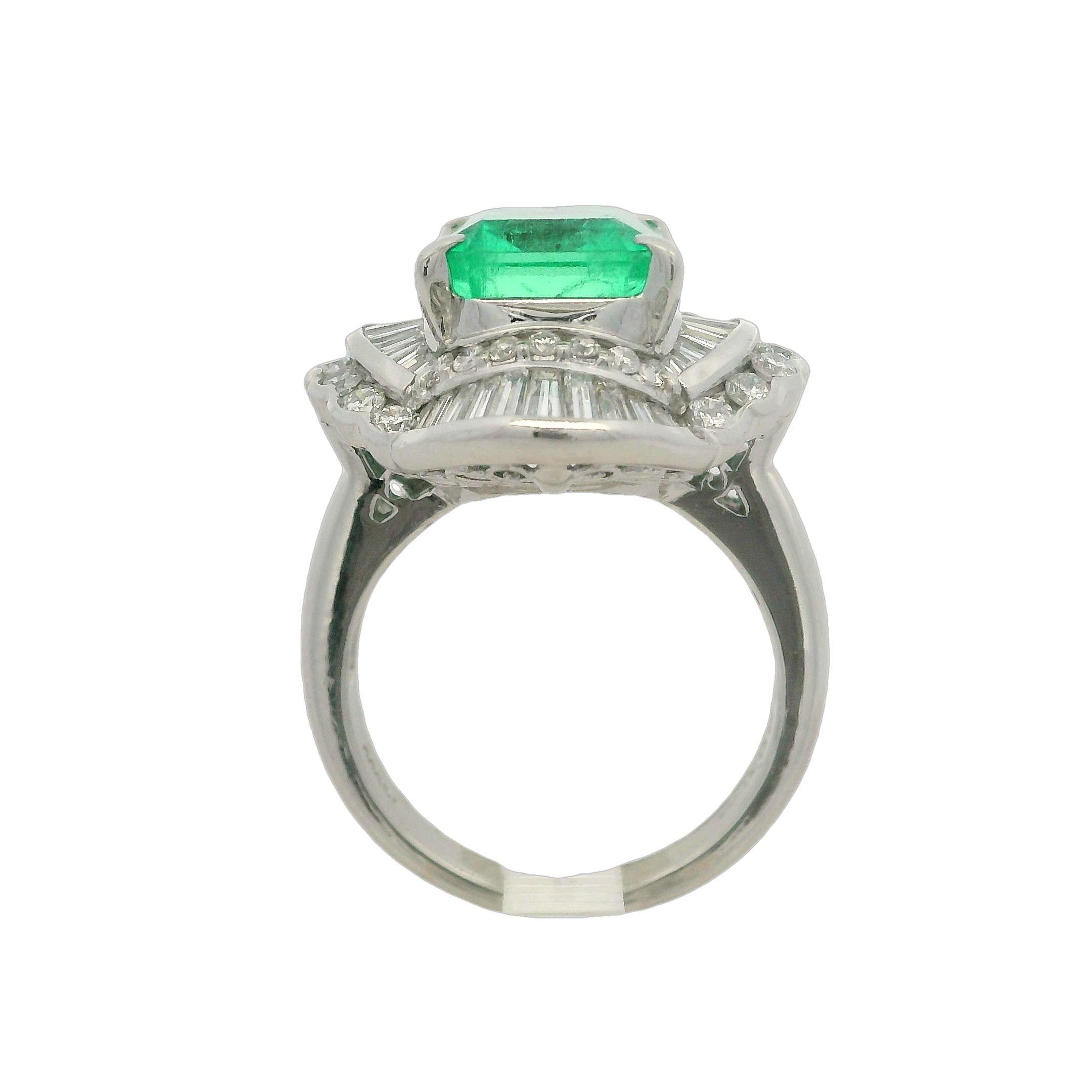 Vintage Platin GIA 6,93ctw kolumbianischer Smaragd & Diamant Ballerina Cocktail-Ring, Vintage im Angebot 3