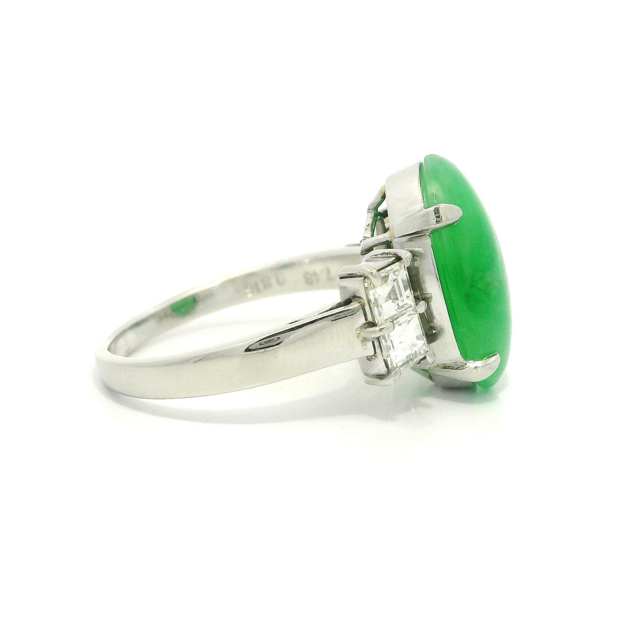 Anello vintage in platino GIA 8,29ctw molto bello di giada ovale A con diamanti carré ai lati in vendita 5