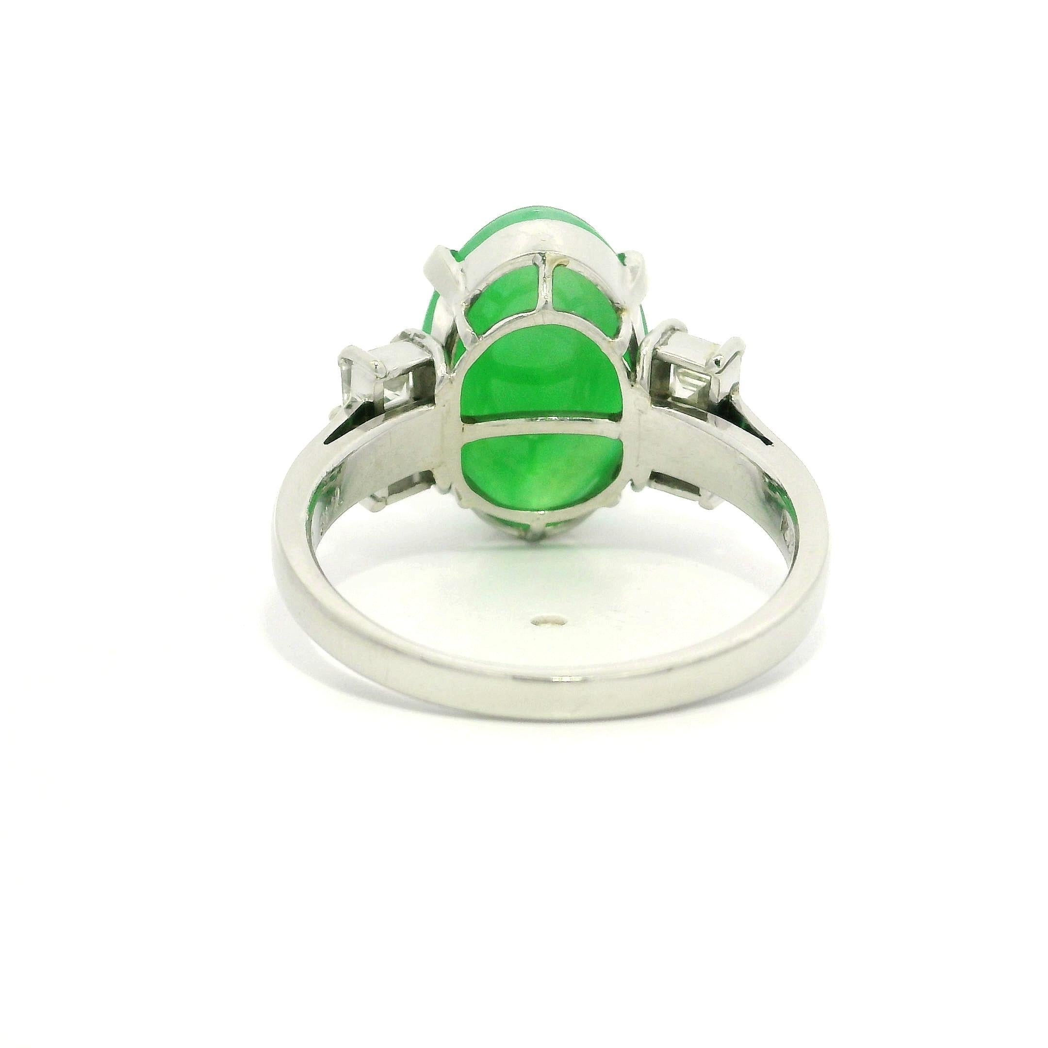 Anello vintage in platino GIA 8,29ctw molto bello di giada ovale A con diamanti carré ai lati in vendita 6