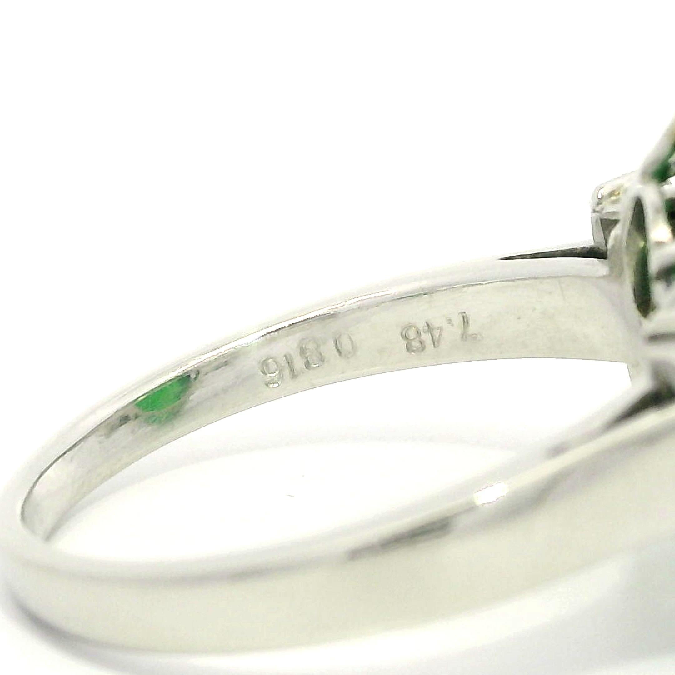 Cabochon Anello vintage in platino GIA 8,29ctw molto bello di giada ovale A con diamanti carré ai lati in vendita