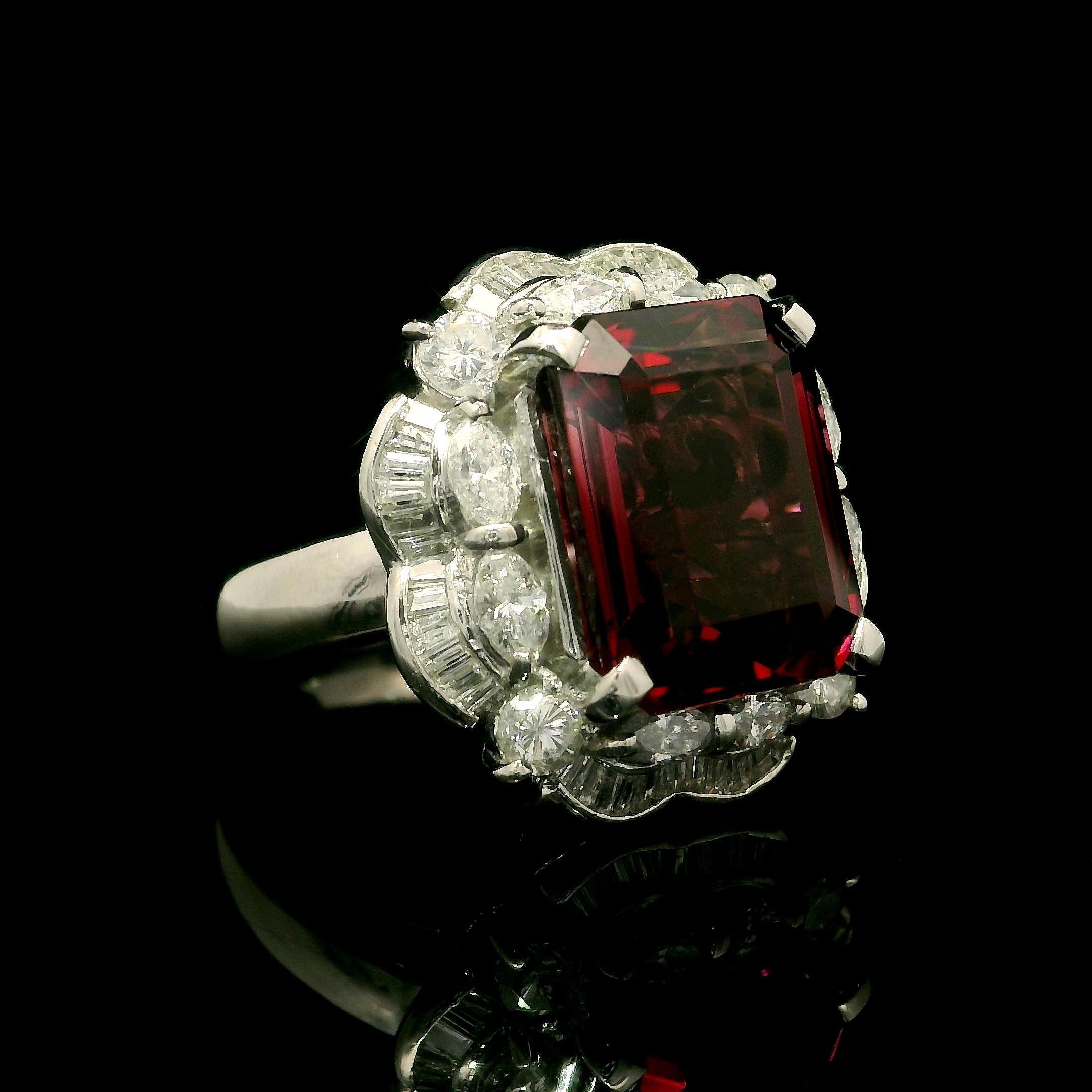 Vintage Platin GIA 9,9ctw große Stufe geschnitten Rubellit Turmalin & Diamant-Ring Damen im Angebot
