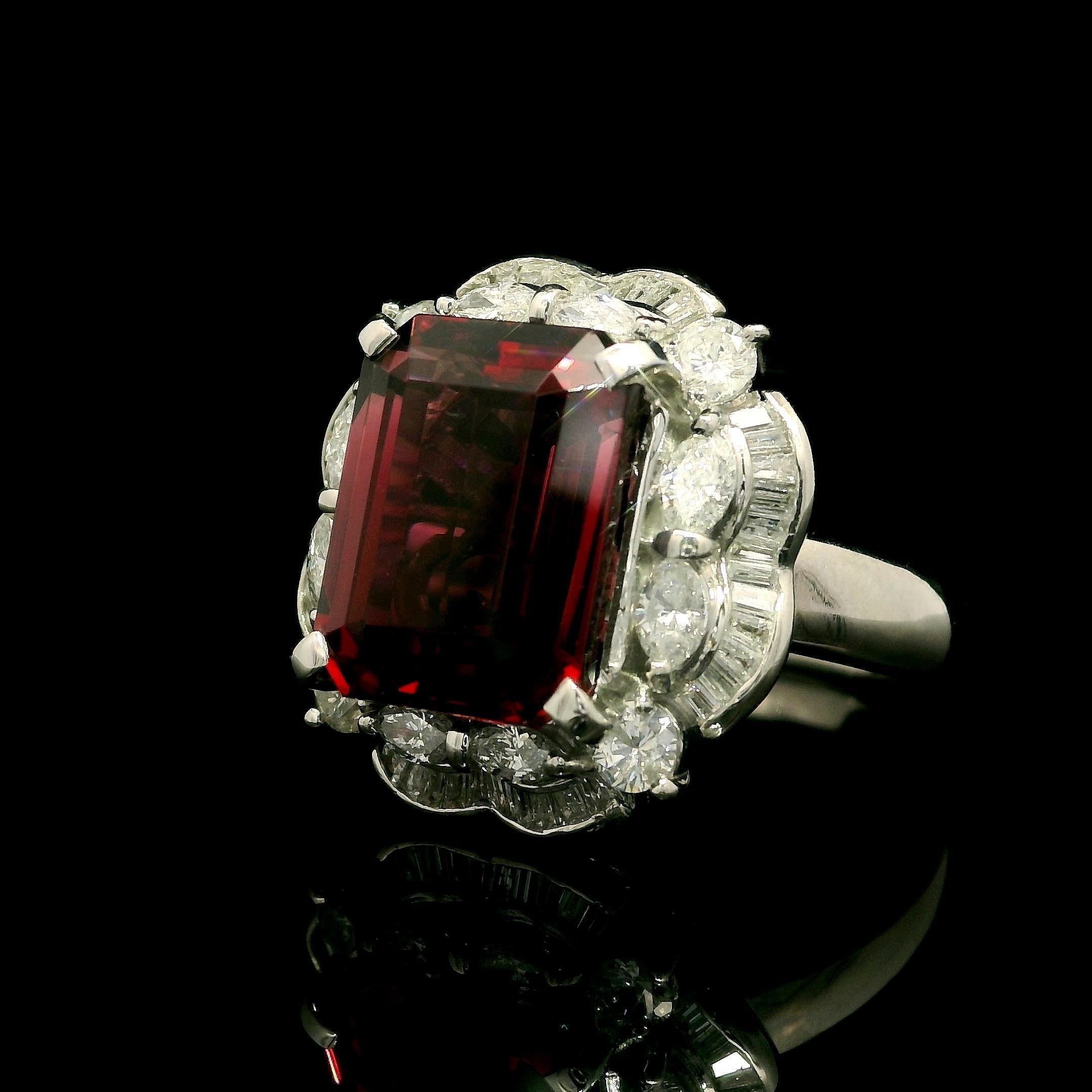 Vintage Platin GIA 9,9ctw große Stufe geschnitten Rubellit Turmalin & Diamant-Ring im Angebot 1