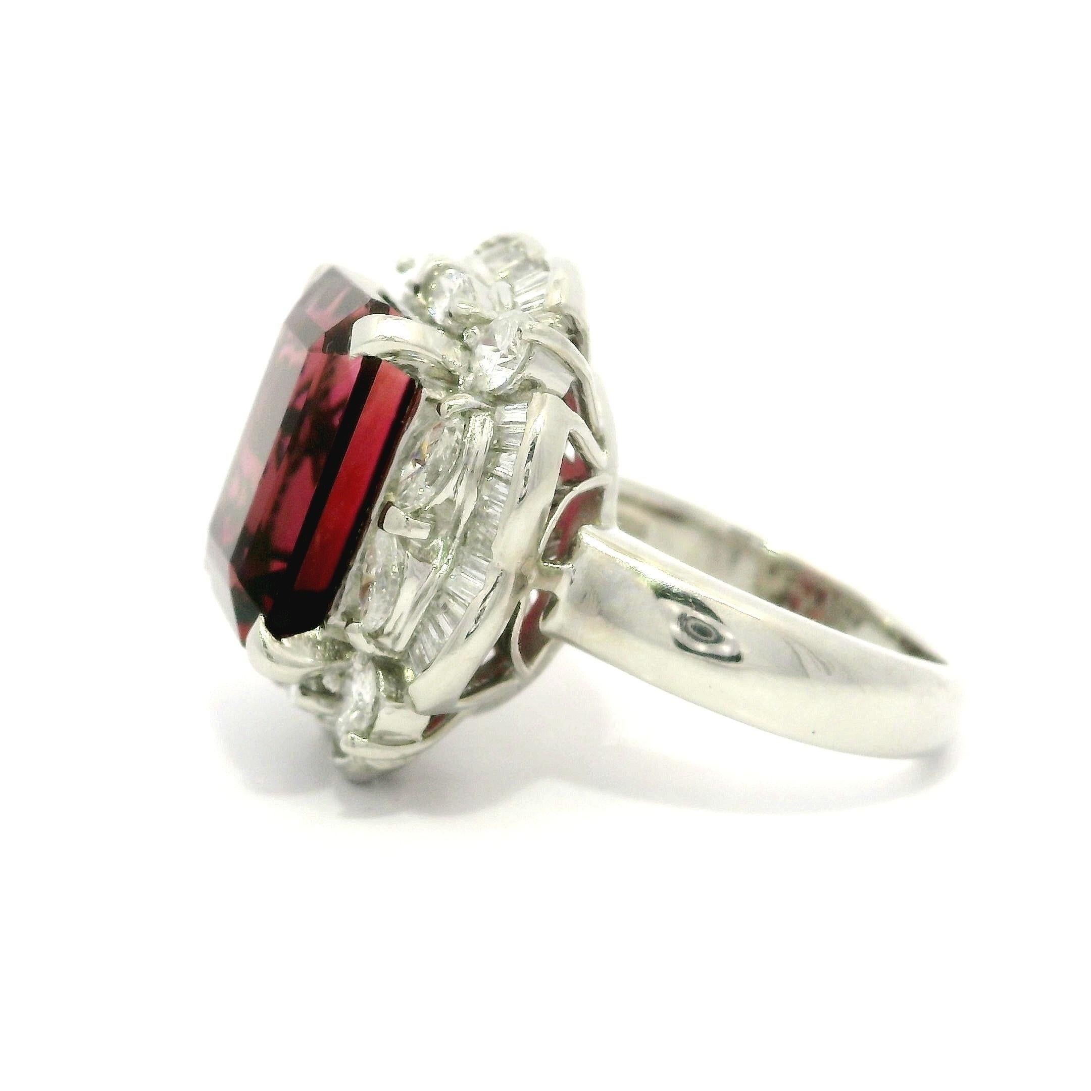 Vintage Platin GIA 9,9ctw große Stufe geschnitten Rubellit Turmalin & Diamant-Ring im Angebot 3