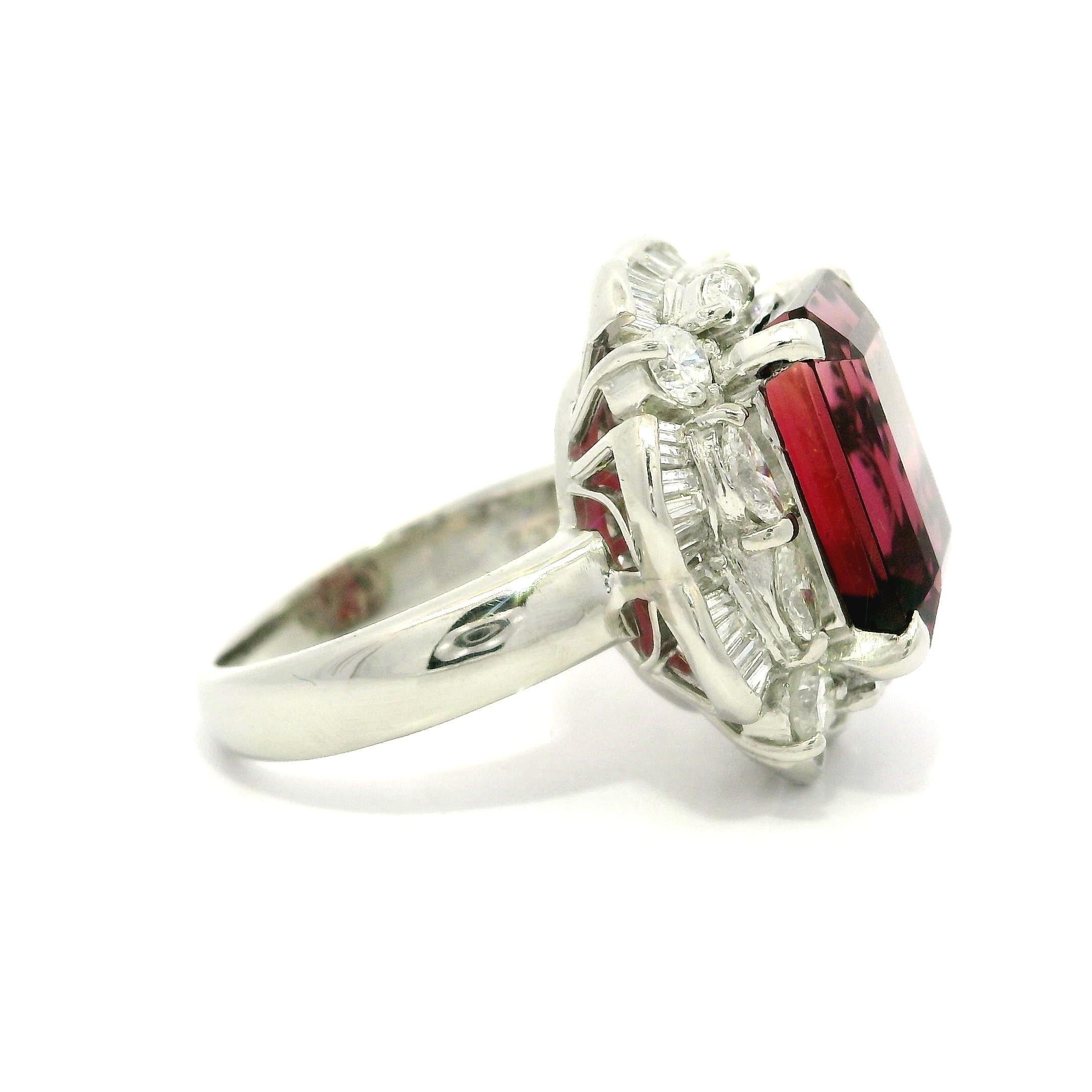 Vintage Platin GIA 9,9ctw große Stufe geschnitten Rubellit Turmalin & Diamant-Ring im Angebot 4