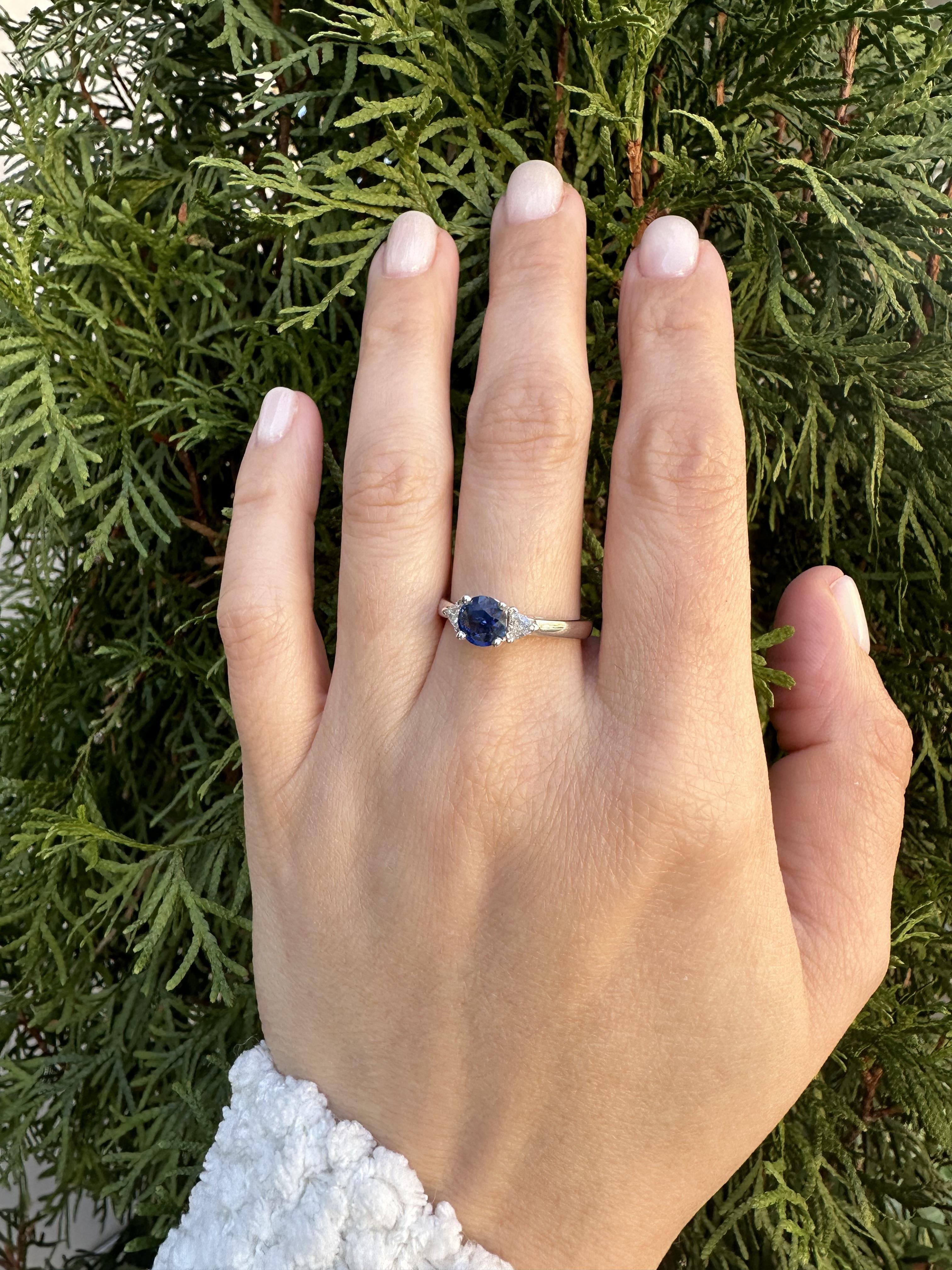 Women's Vintage Platinum GIA Certified 1.46ctw Round Sapphire Trillion Diamond Ring For Sale