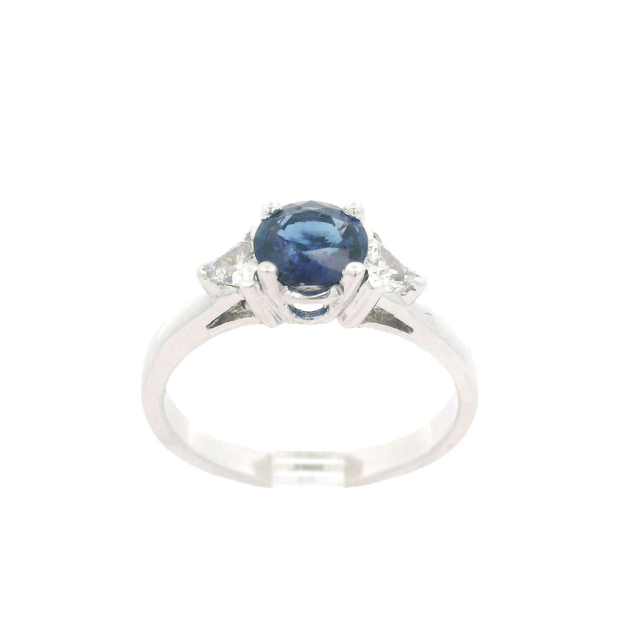 Vintage Platinum GIA Certified 1.46ctw Round Sapphire Trillion Diamond Ring For Sale 1